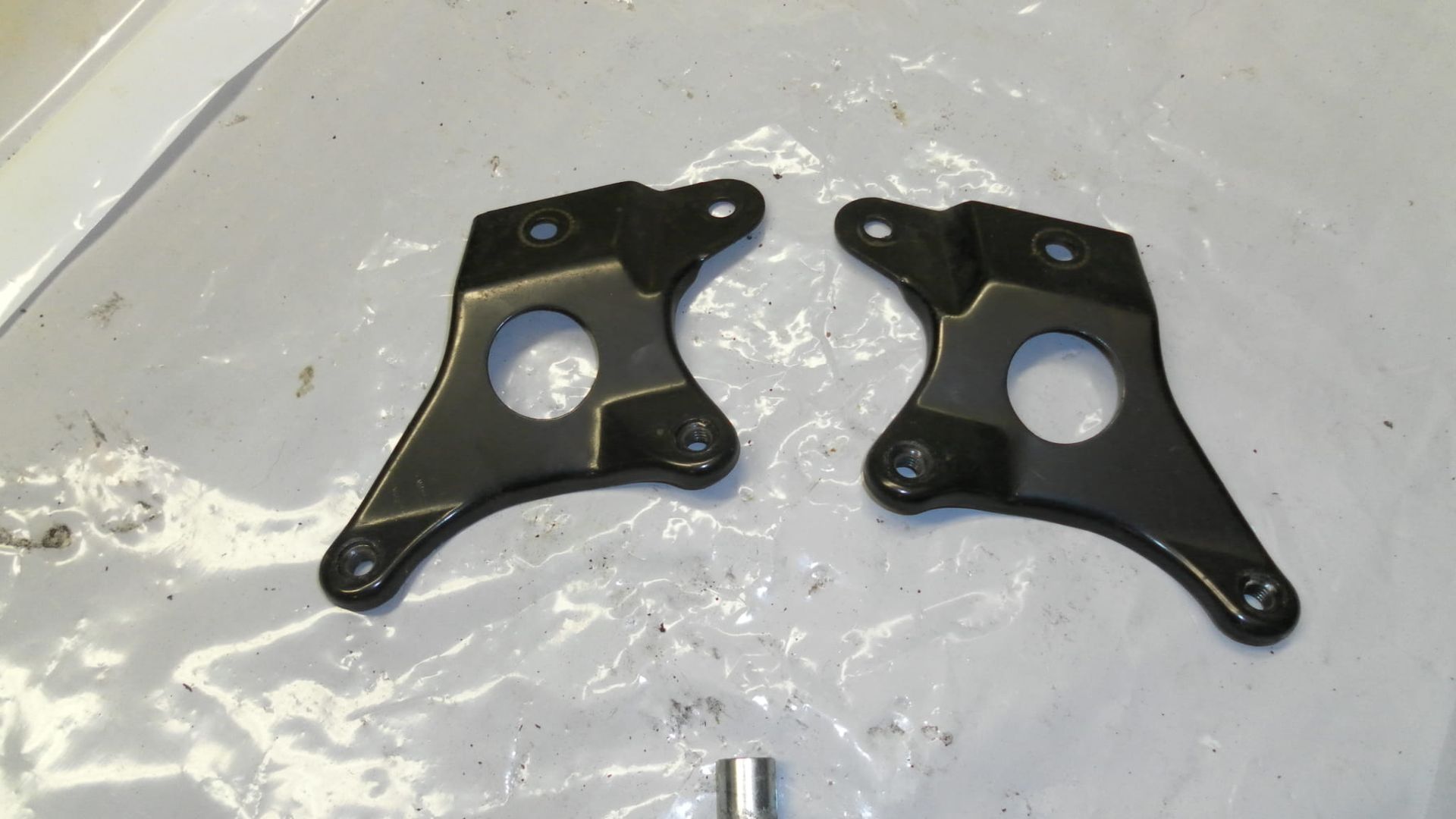 bevestigingsbeugels links en rechts duozadel gsx600f 	1988-97 ,	46220-19C01 + 46230-19C01