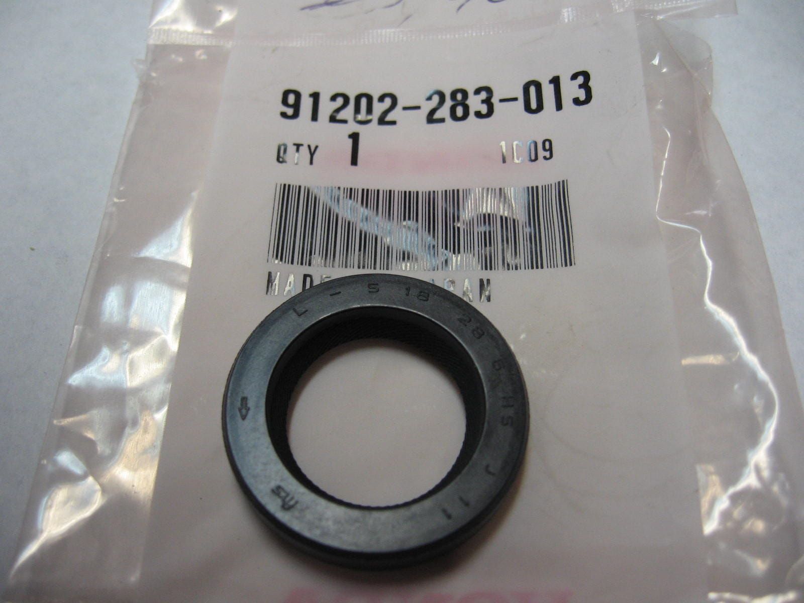 seal 18x28x6		oem		91202-283-013  , cb450 cx500 cb500t