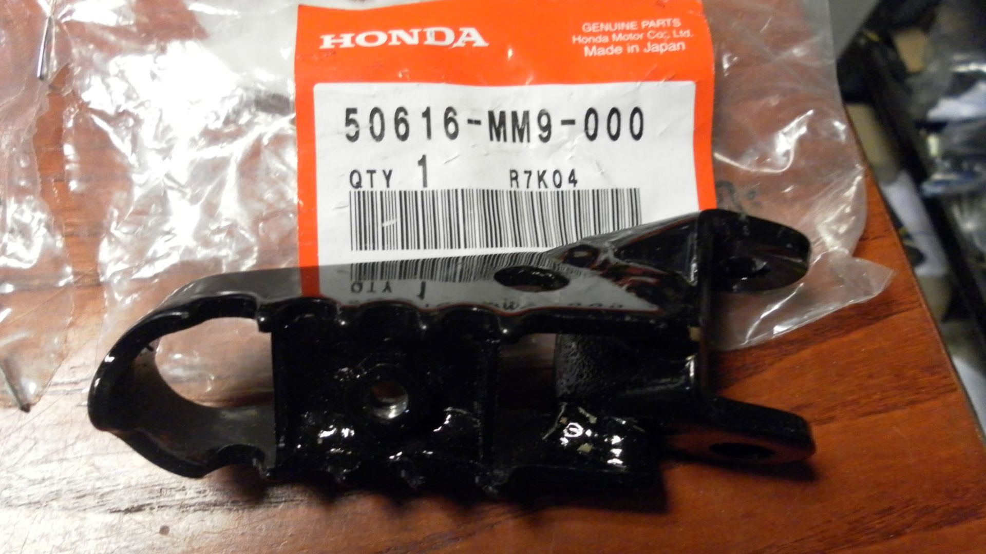 voetsteun rechts	xl600v	1987-96 , oem  	50616-mm9-000
