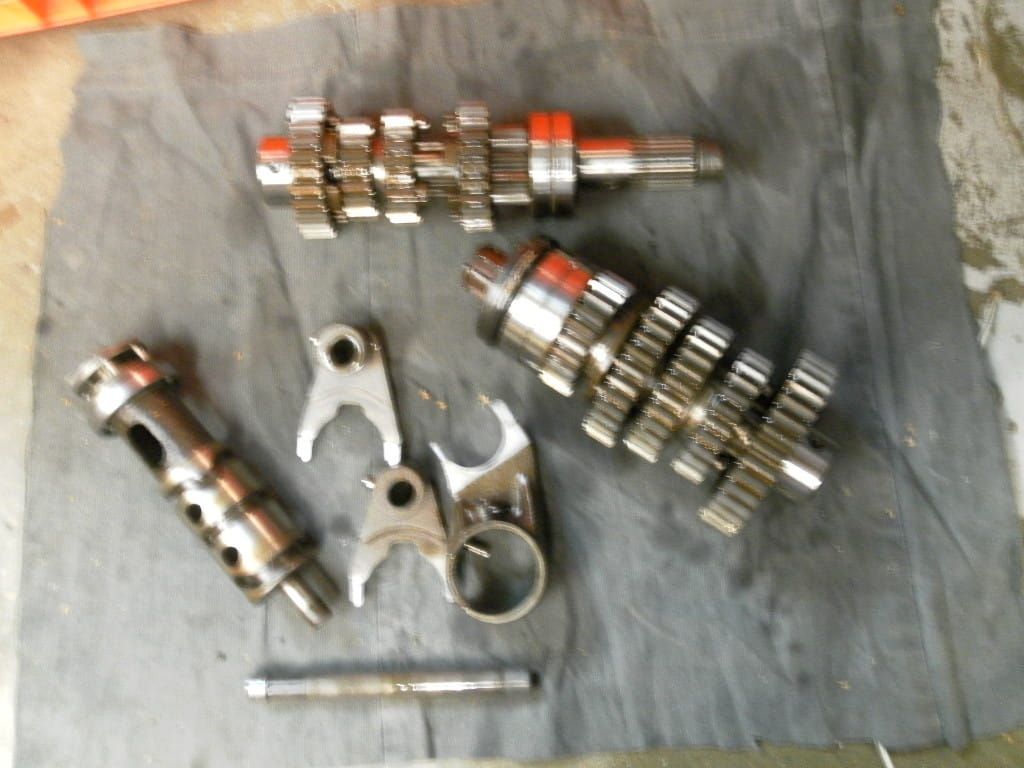 versnellingsbak met schakelklok en schakelvorken . Stopperarm enz	Cb650sc 1982	24304-426-010 . 24430-426-000 . 23210-460-680 . 23220-426-000 . 23431-460-680 . 24211-460-680 . 24212-426-010 . 24301-426-000