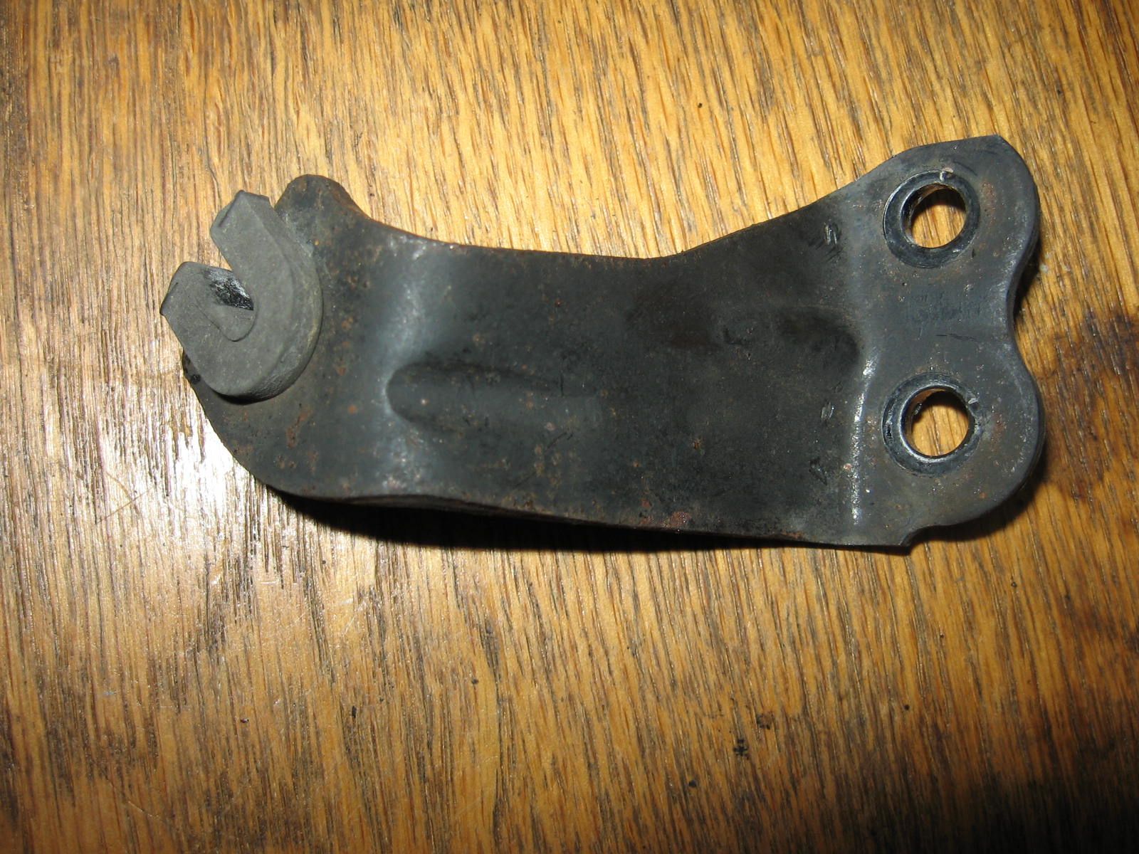 Ophang beugel oliekoeler rechts	Gsx600f 1988-97  	16621-19c00 (2)