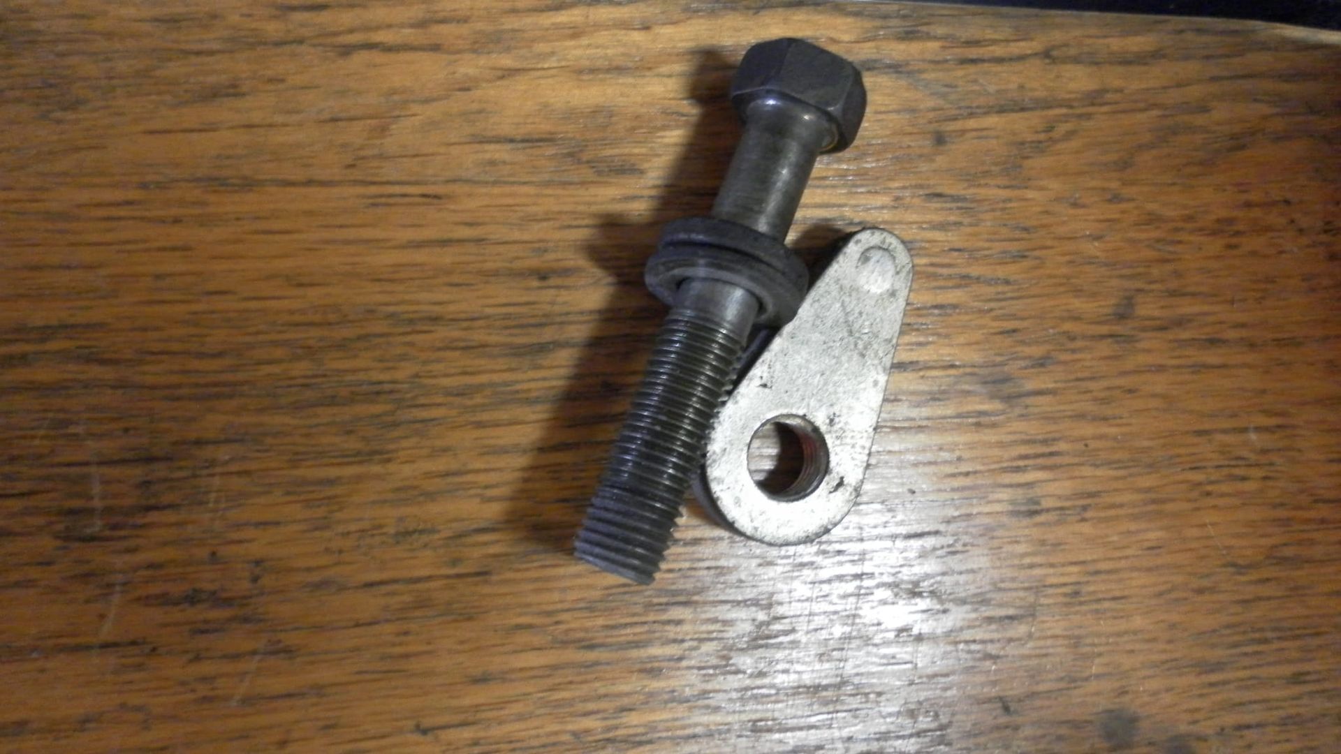 blokbevestiging onder voorkant , bout + ovale moer	Gsx600f 1988-06 gsx-r750 1987-92	01107-10555 , 09159-10020	01500-10553 , 01107-10558 (2)