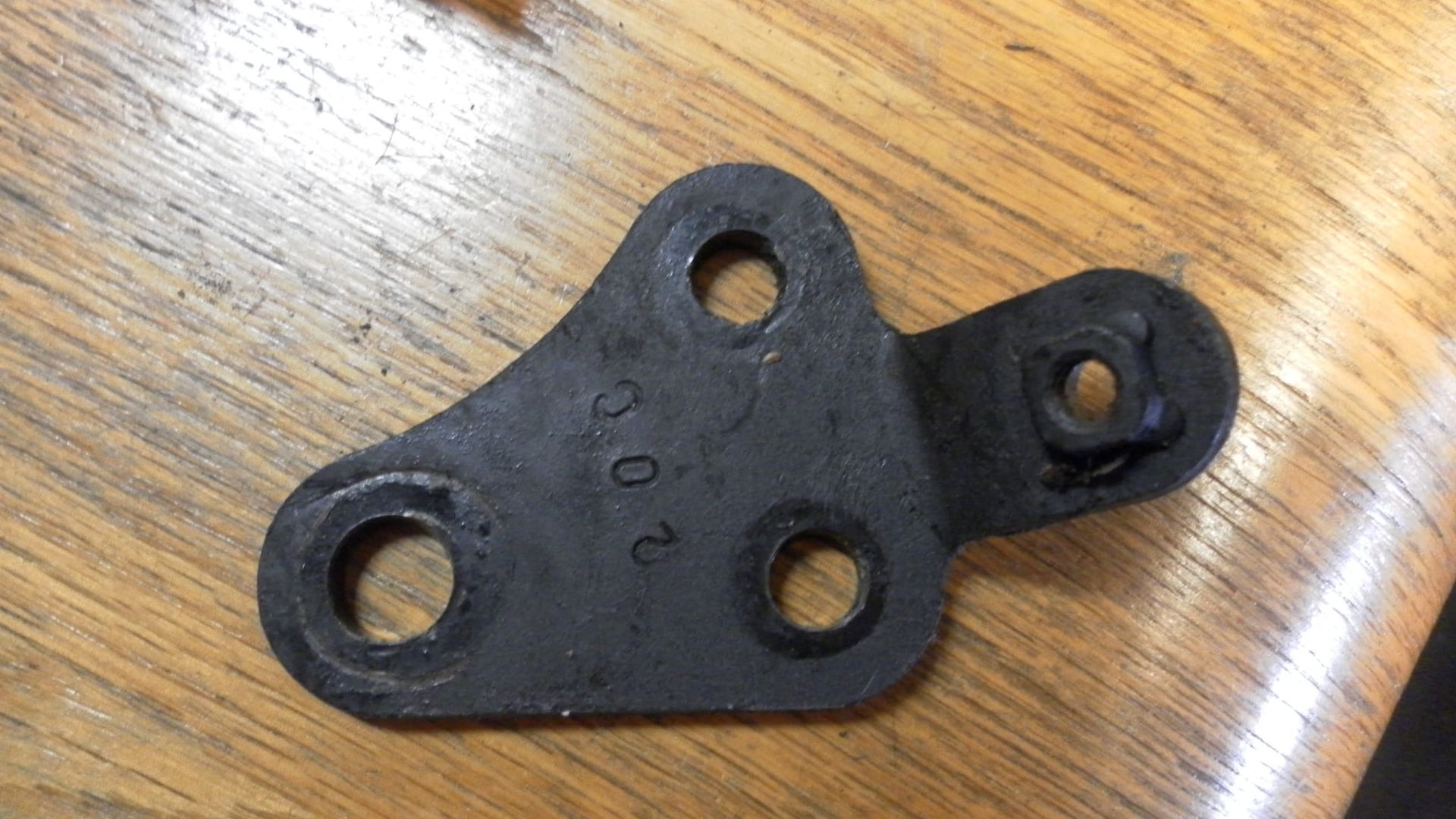 plaat blokbevestiging linksonder	Gsx600f 1988-97 , gsx750f 1989-97	41940-19c00-291	41940-19c00-019 , 41940-20c00-019