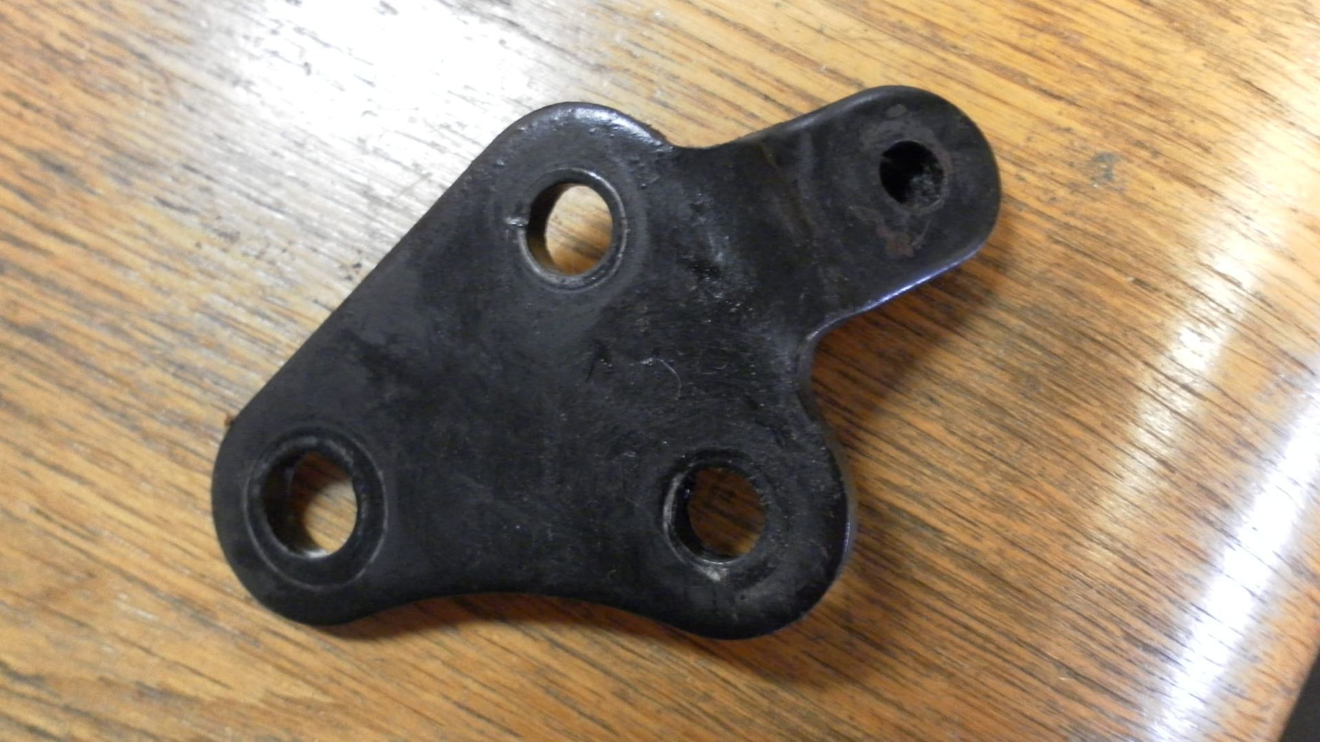 plaat blokbevestiging linksonder	Gsx600f 1988-97 , gsx750f 1989-97	41940-19c00-291	41940-19c00-019 , 41940-20c00-019