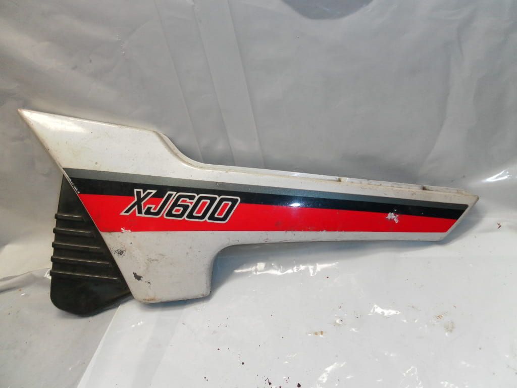 zijkap frame links  	xj600 fj600n	33M-21711 		, lak beschadigd , pennen heel