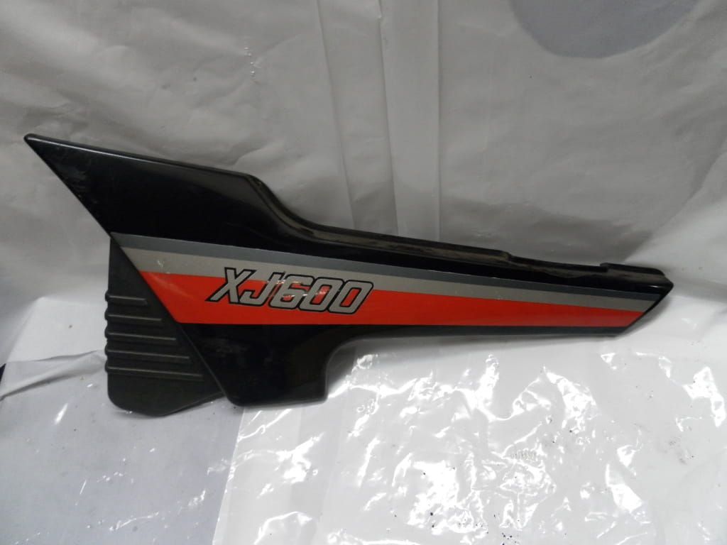 zijkap frame links 	xj600	33M-21711-00		, 	scheurtje achter kant
