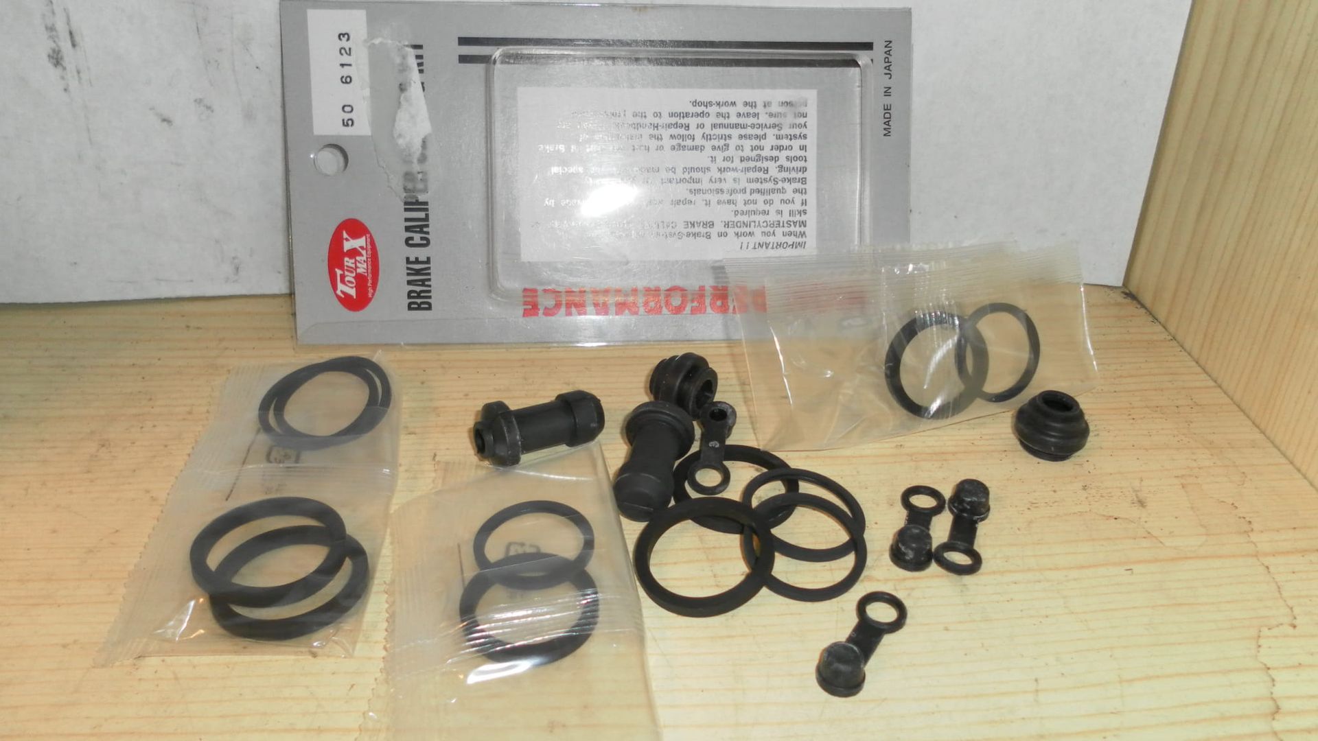 remklauwrevisiekit 	voorrem Xl1000 99-01	tourmax	Bcf-123