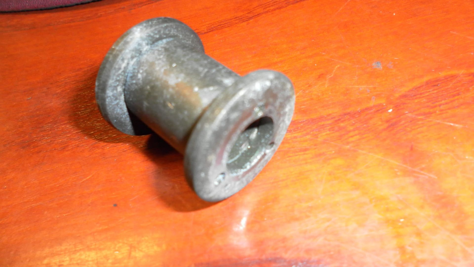 afstandbus achterkant blok/frame	, L=27mm , Gsx600f 88-06 , gsx750f 89-06 ; gsxr750 88-92 , gsf1200 , vl1500	11610-20C00