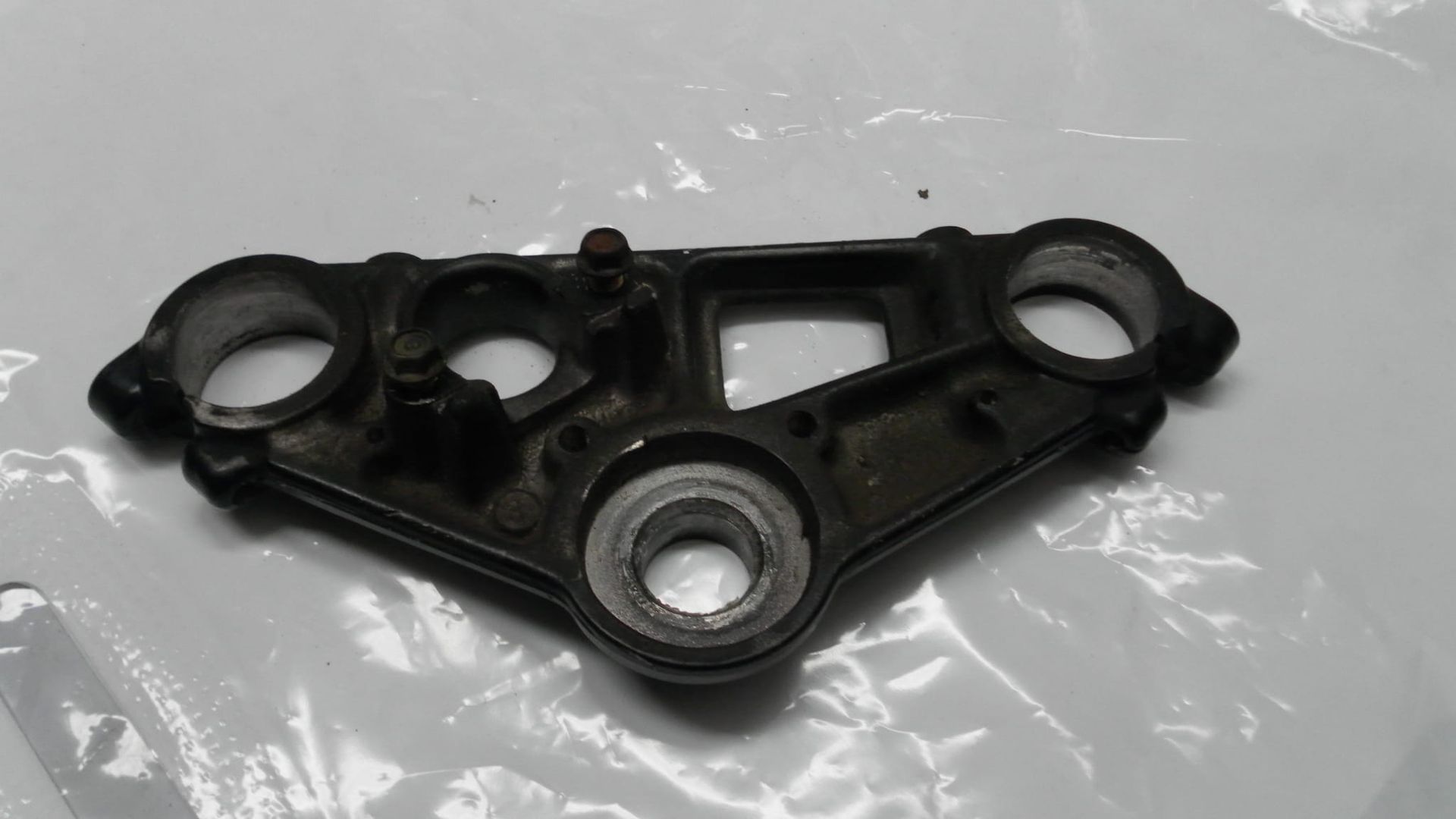 53230-MB0-700  bovenste balhoofdplaat vf750s 	83-85