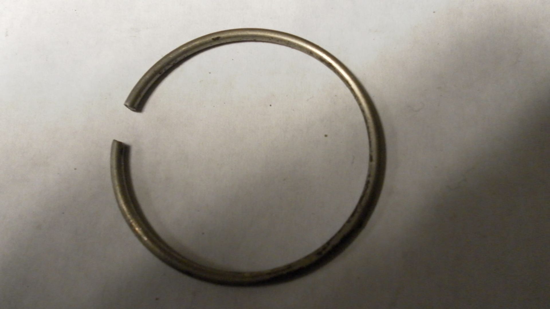 Snapring , borgring op voorpoot boven stuurhelft	Vf750s 82-85 , vf700s 84-85	90601-438-730 (2)
