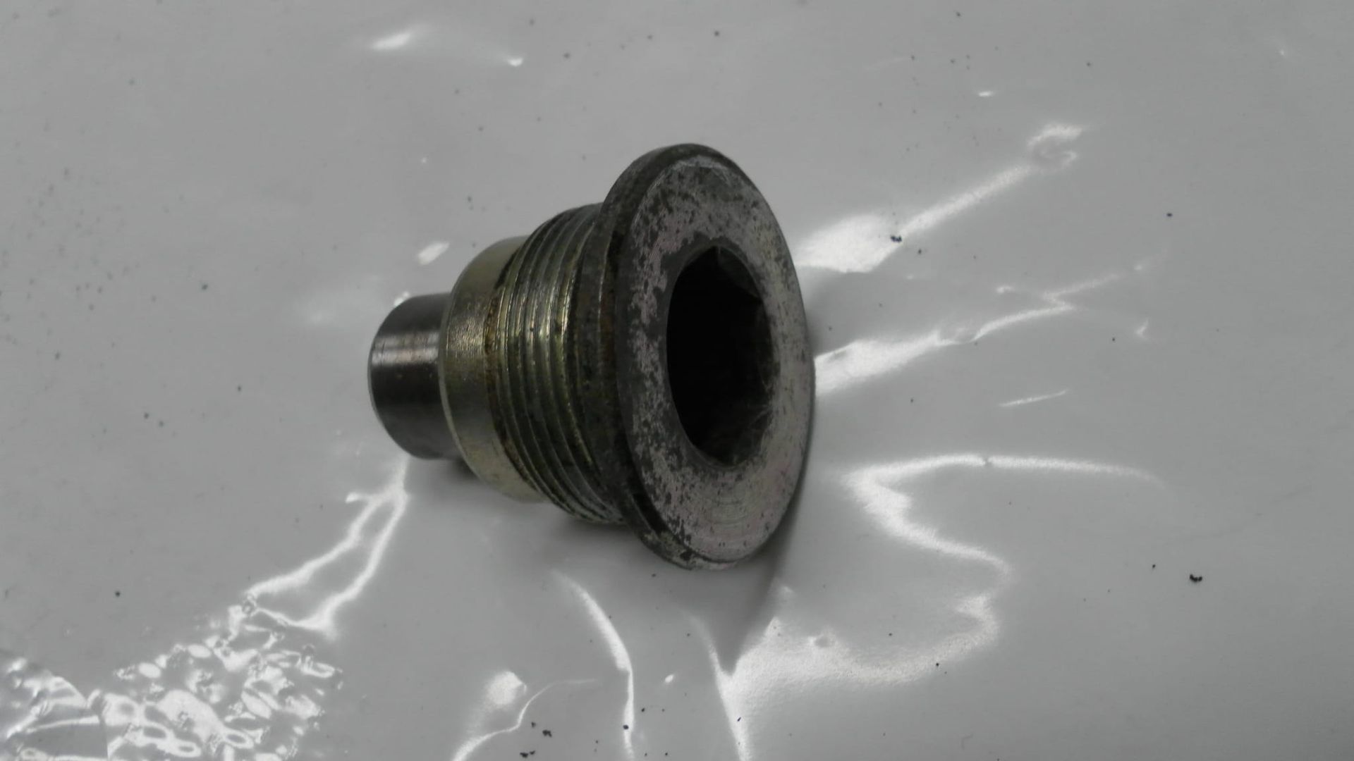 achterbrugbout links	 Vf1100 1983-86 , vt1100c 1985-96	 90122-mb0-000