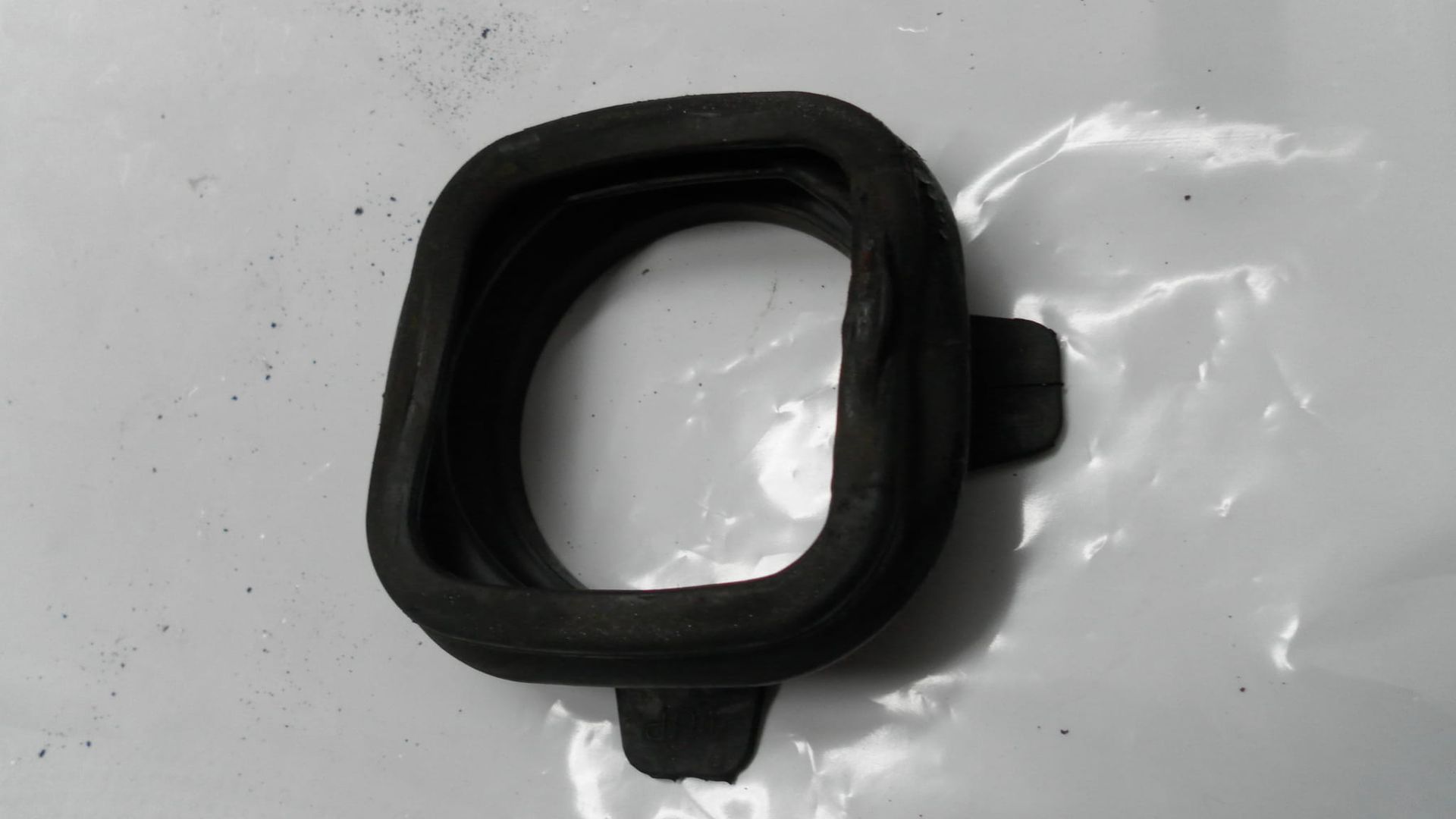 rubber achterbrug / blok	Vf750s vf700 vf1100  	52105-MB0-000