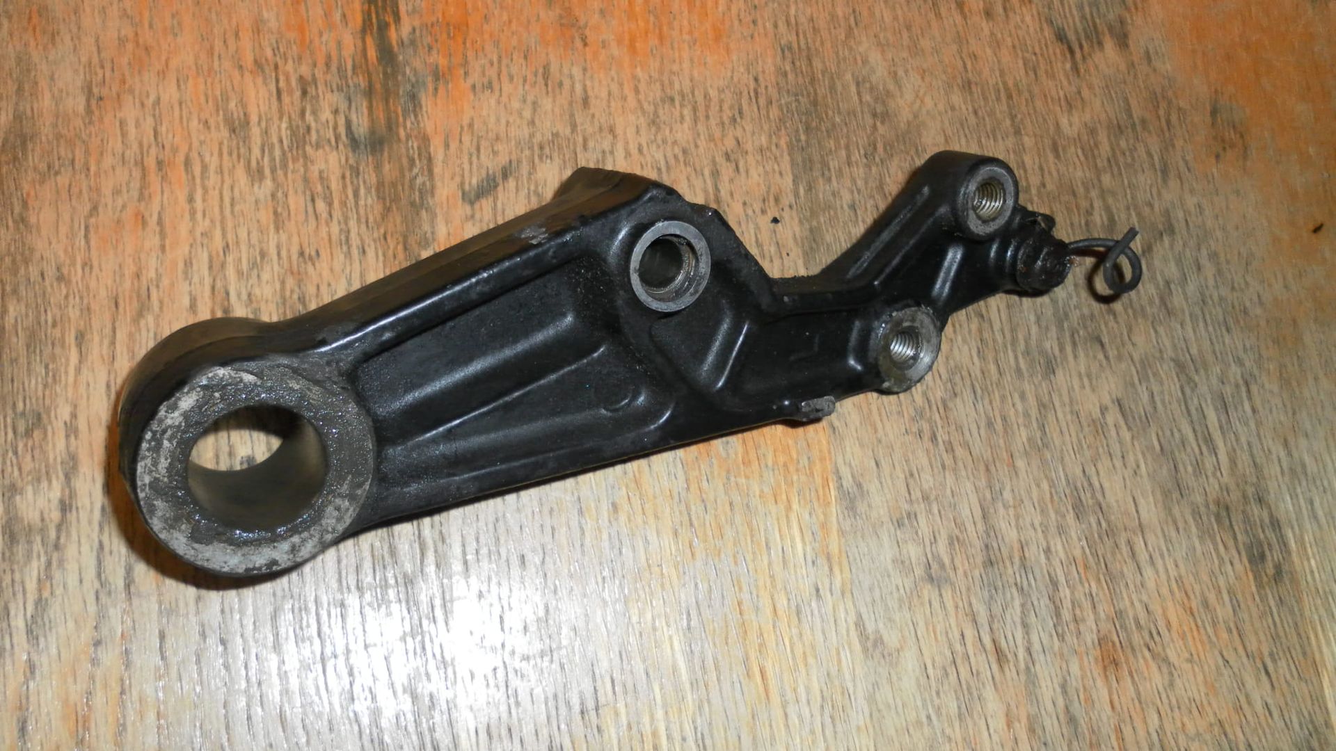 remklauwhouder links	Vf750s 82 . 83 , cb1100f 1983 , gl1100 83 vf700s 	45110-MB7-611