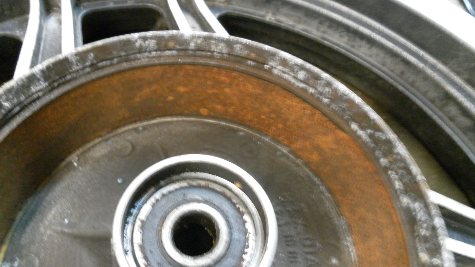 Achterwiel 3.00x17	Vf750s 83-85 m vf700s  	42650-MB0-700	. draadgaten voor meenemer