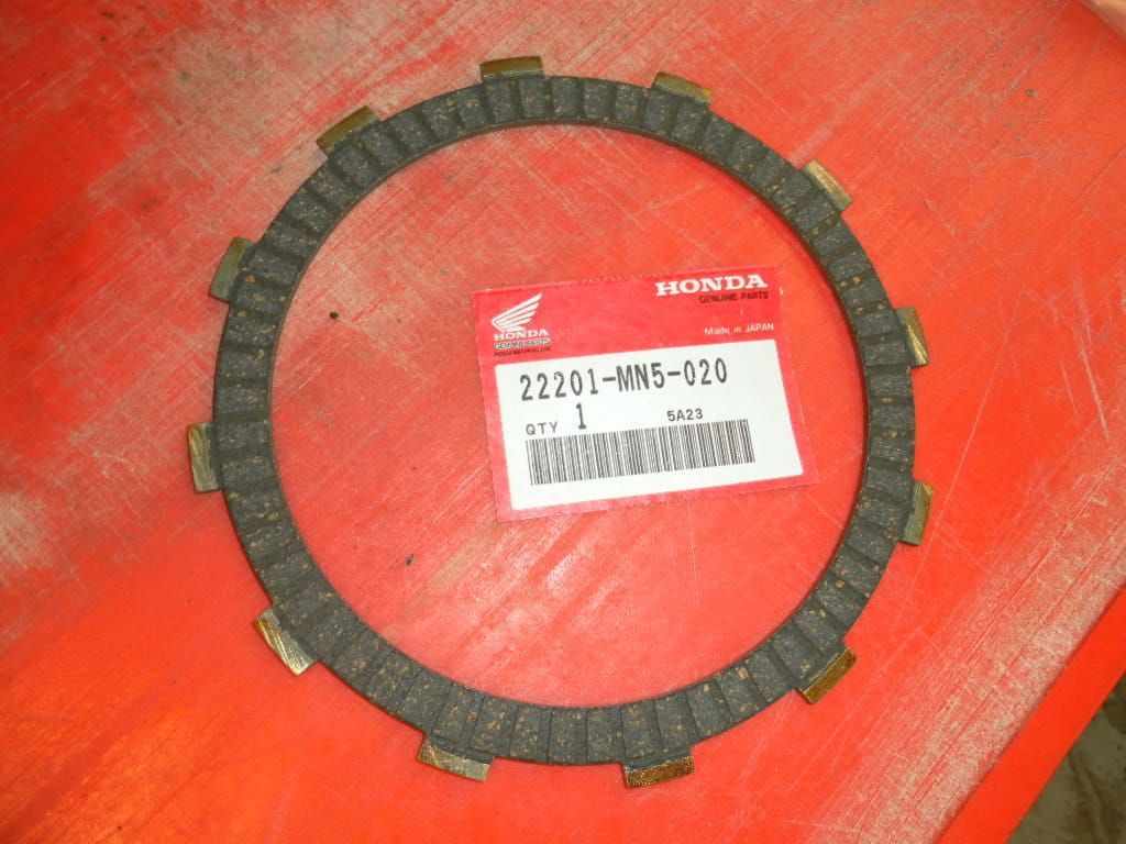 koppelingsplaat gevoerd , cb750 79-82 , cb900 , cb1100 , gl1500 88-89	nos	Oem 	22201-mn5-020