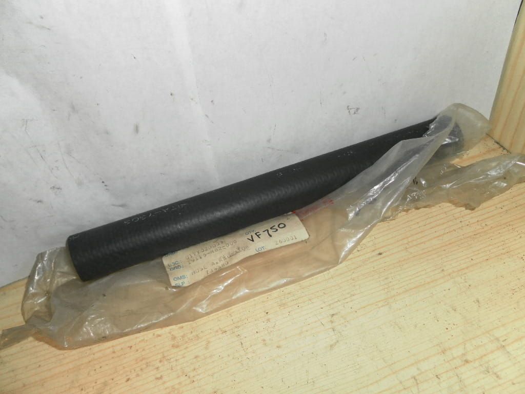 koelwaterslang aansluiting radiatorA rechtsboven	vf700f vf750f	Oem 	19115-mbz-000