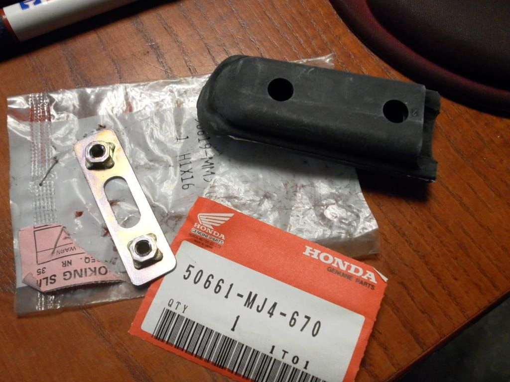 voetsteunrubber met moerplaat	Cbr1000f 1990-96	Oem 	50619-mm5-000	50661-mj4-670