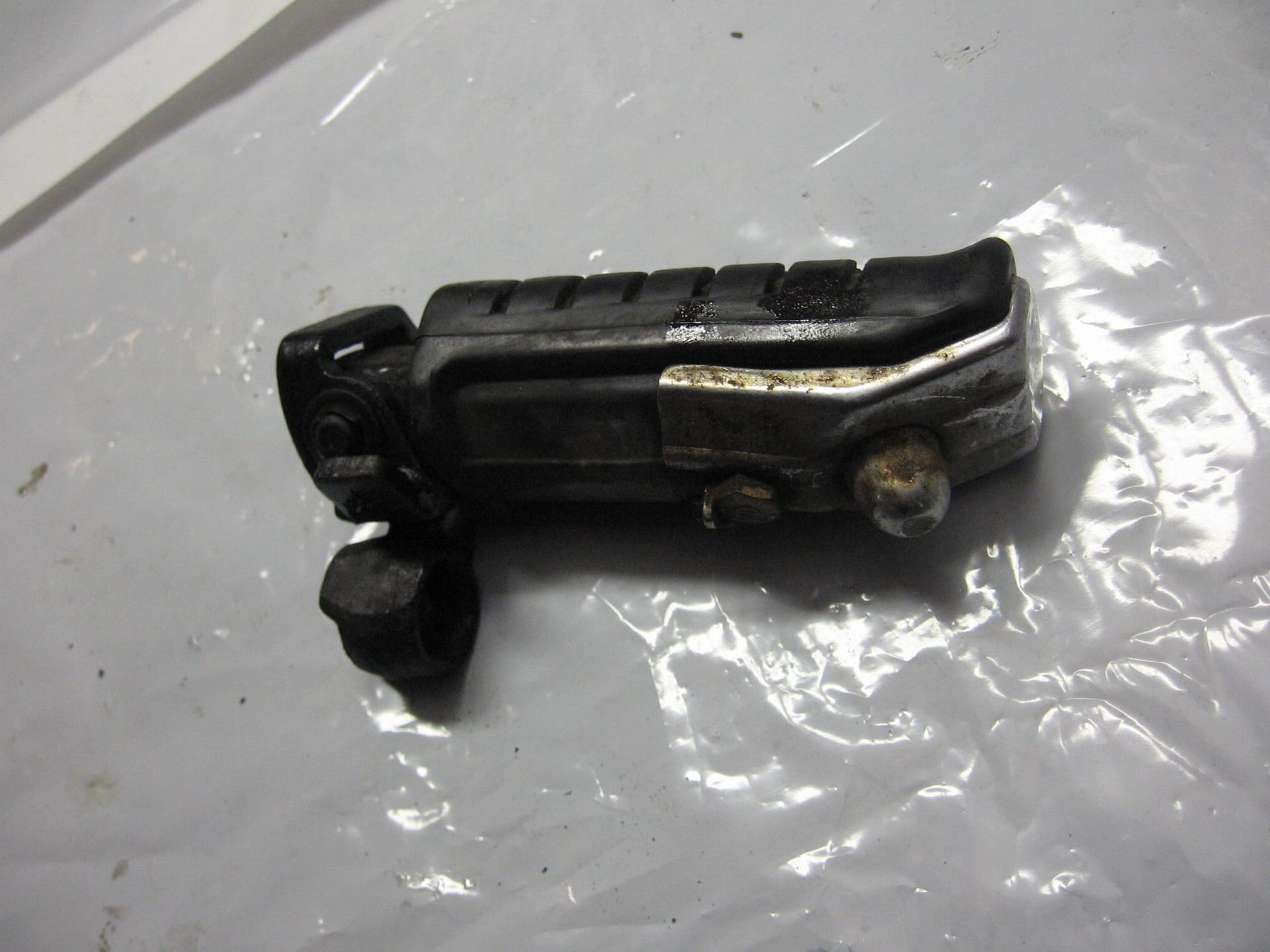 voetsteun bestuurder rechts	Vf750s 1982 	50630-MB0-000 	 , 50612-MB0-000