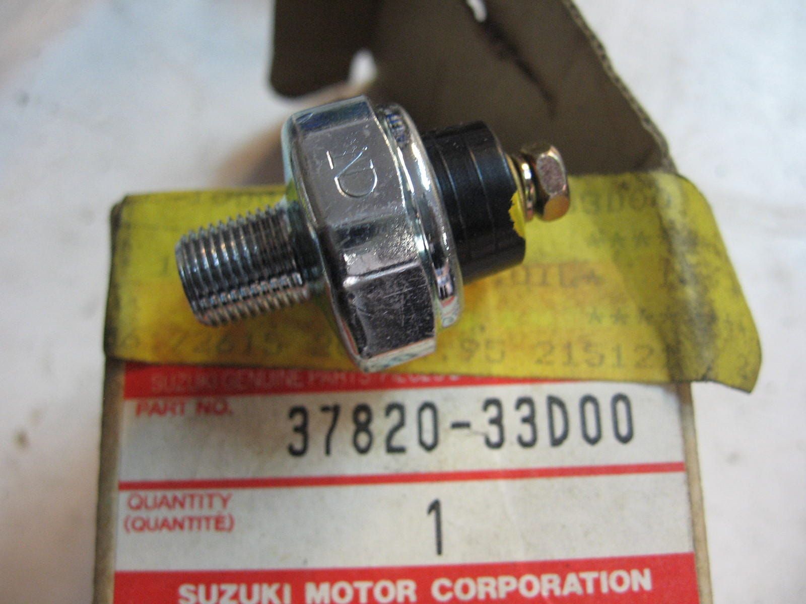 oliedrukschakelaar gs500e sv650 tl1000		oem		37820-33d00