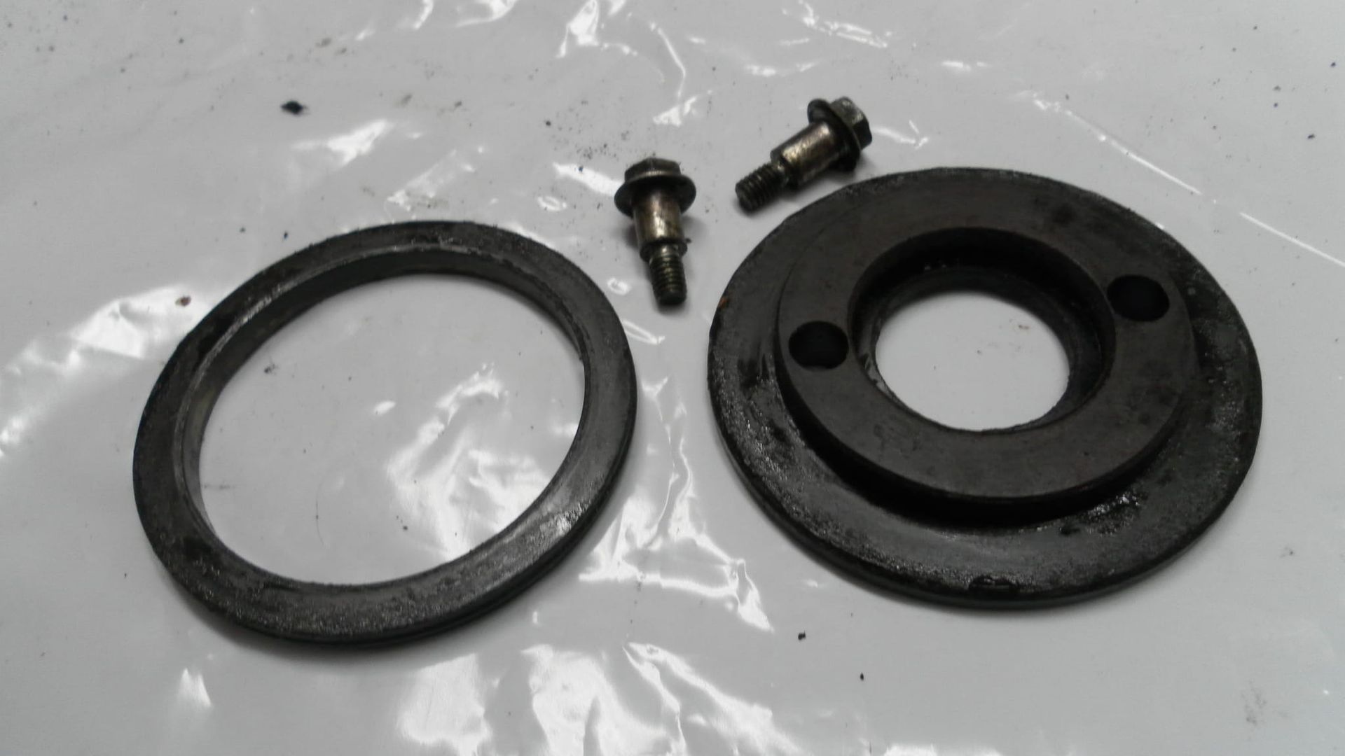 ring guide + damperring front sprocket	Cb750sc 82-83 , cb750c 80-81 , cbx 81-82	23820-425-730 	23821-425-730