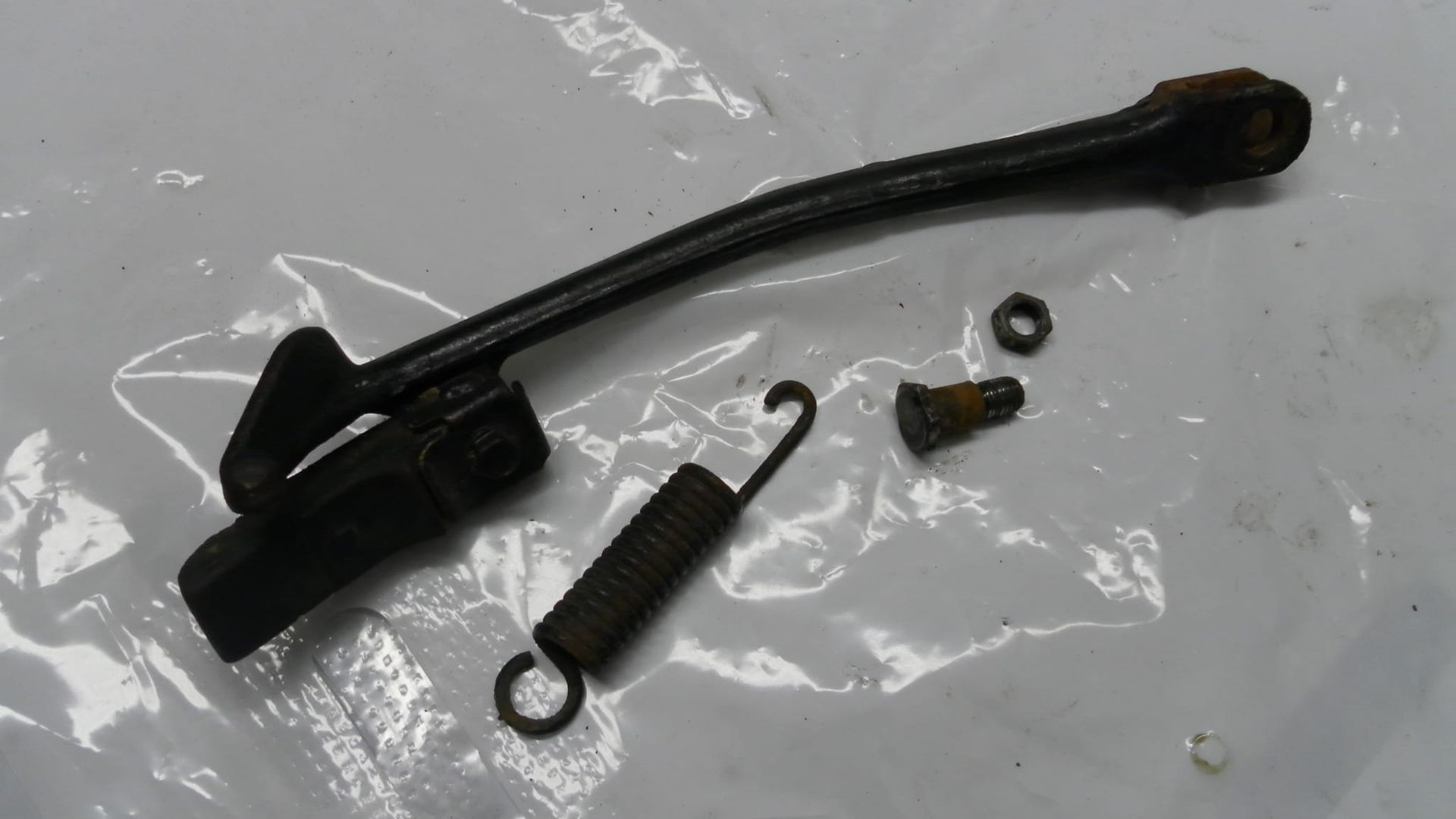 zijstanddaard met veer en bout Vf750s vf700s 	Vf750s 1982 -83 , vf700s	50540-mb0-010 , 50541-mb0-000 , 90108-MB0-000