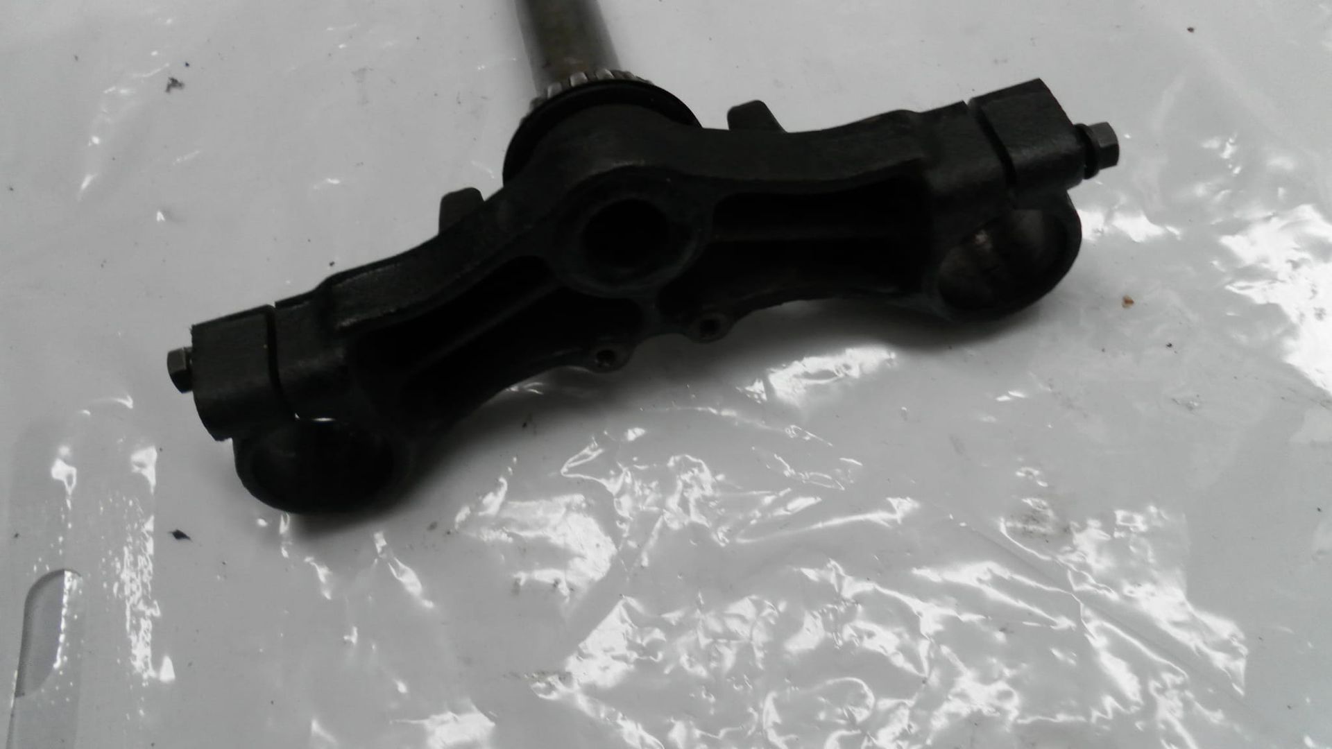 T-stuk , onderste balhoofdplaat	gsx750es/ef 83-84	51410-3133015T