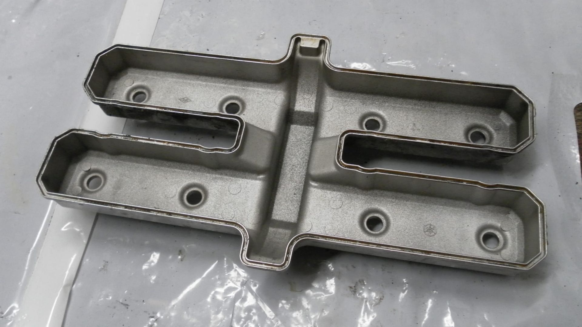 kleppendeksel 	Fzr1000 1989-95 , yzf750 94-98 , yzf1000 1997	3GM-11191-00 	3GM-11191-01
