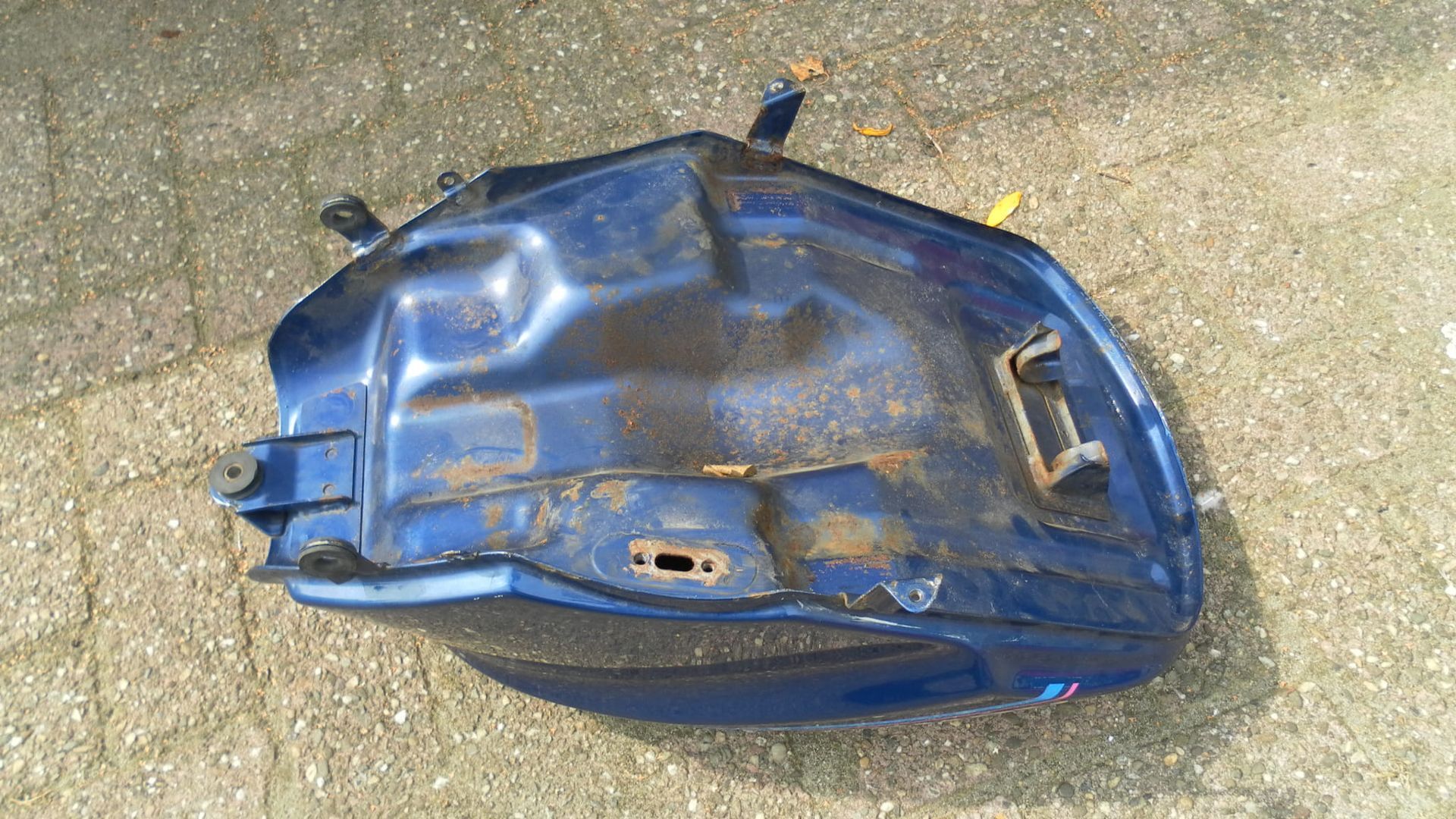 benzinetank BJ onbekend	ex500a ,gpz500s	51003-5076 , 51003-5074	51003-5021	,nette tank , licht roestvorming van binnen. Gebruikssporen . Oppervlakte roest van onderen