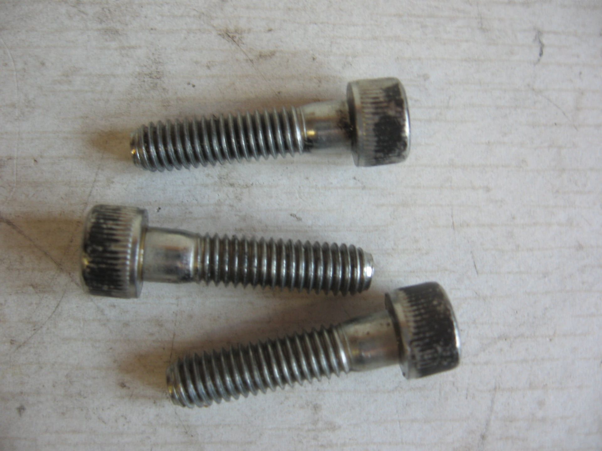 3x boutjes bevestiging dynamostator , 6x25	Gpz500s 1988	120ca0625