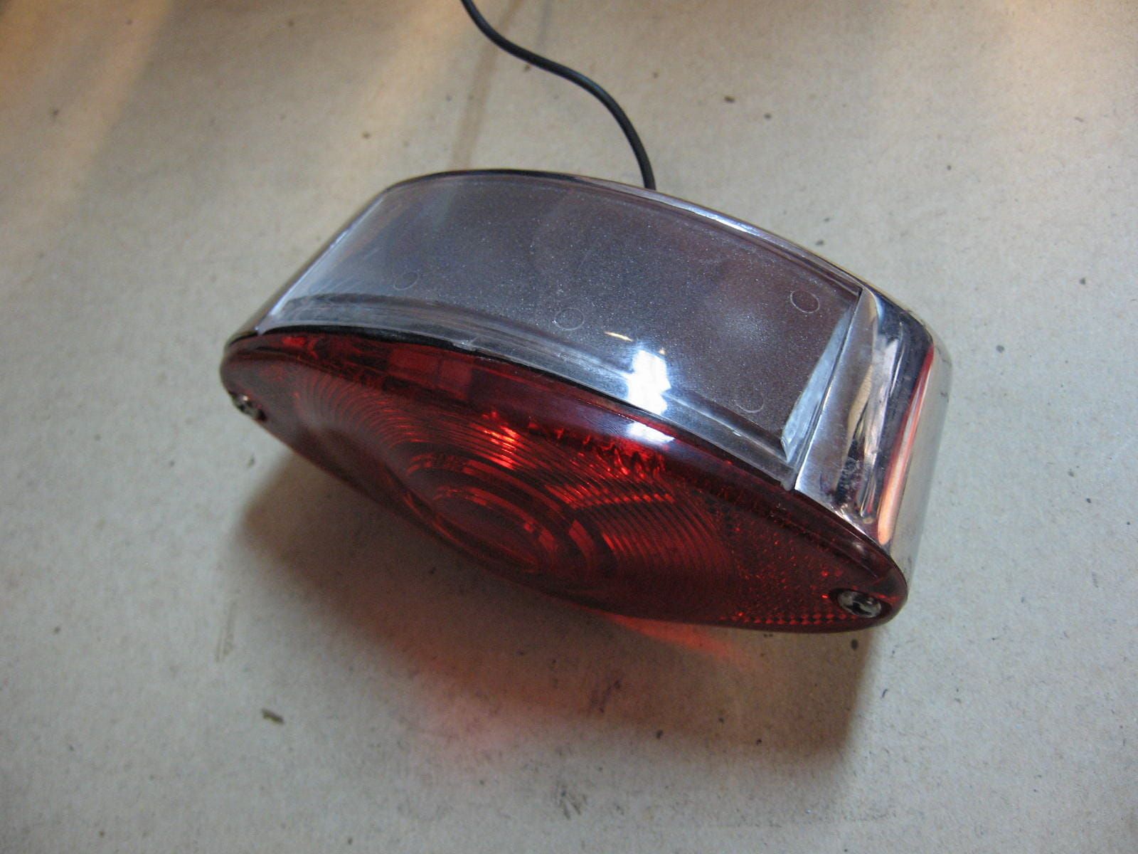 cateye achterlicht met kentekenplaatverlichting