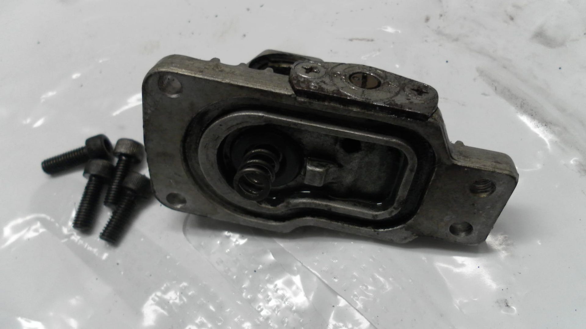 linker  zuigerhuis antiduik	Vf750s vf750c 1982 , cb1000c 83	51530-MB0-003