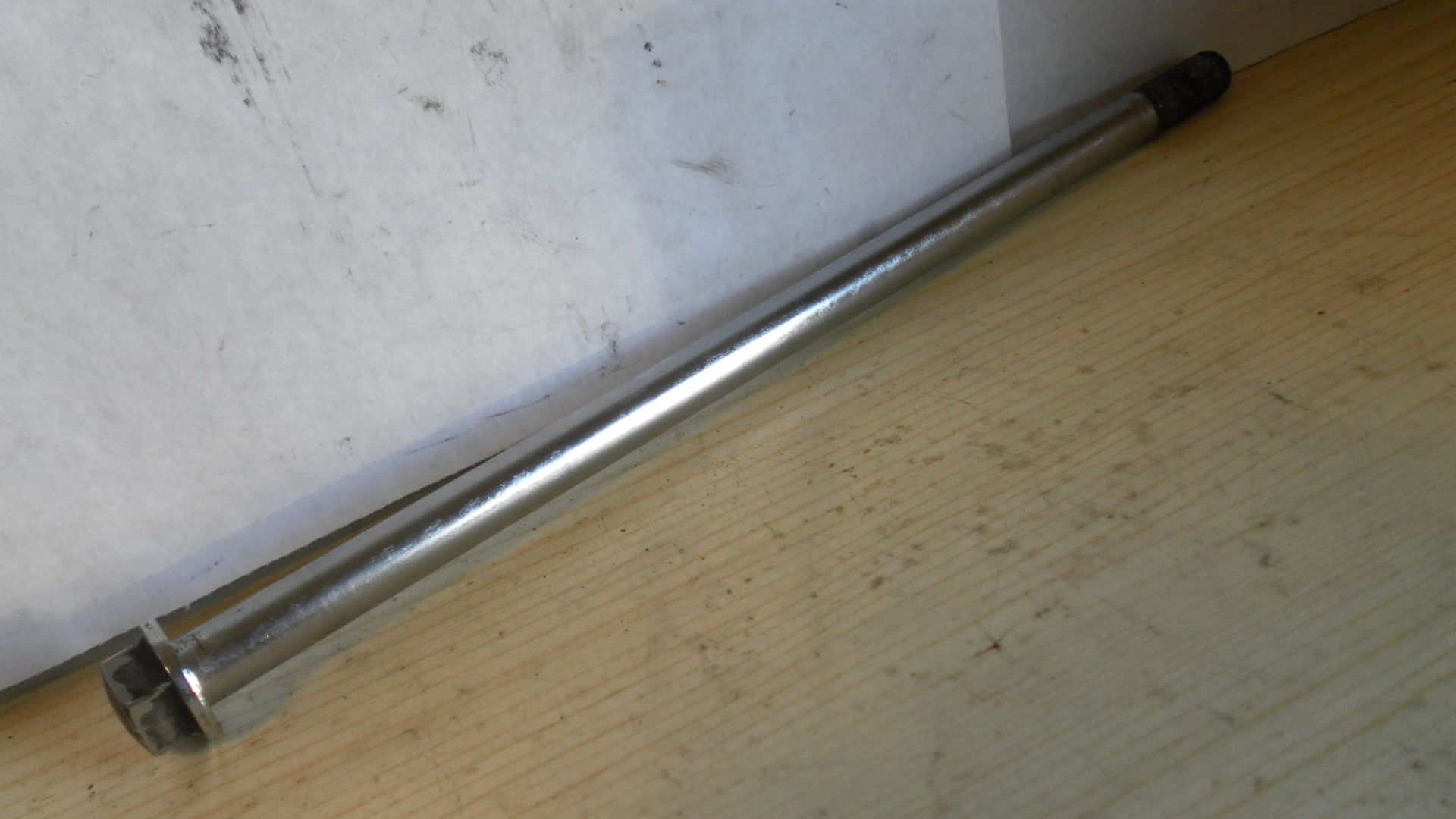 Blokbout  , flensbout M10x220 , 	vf700 vf750 vf1100	90110-mb0-000