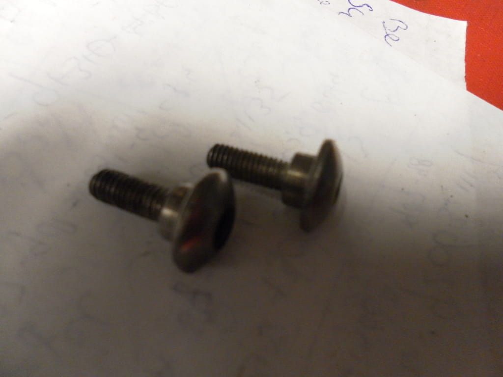 2x  kuipbout M5x16 met borst		09139-02054 , gsx750f 2000