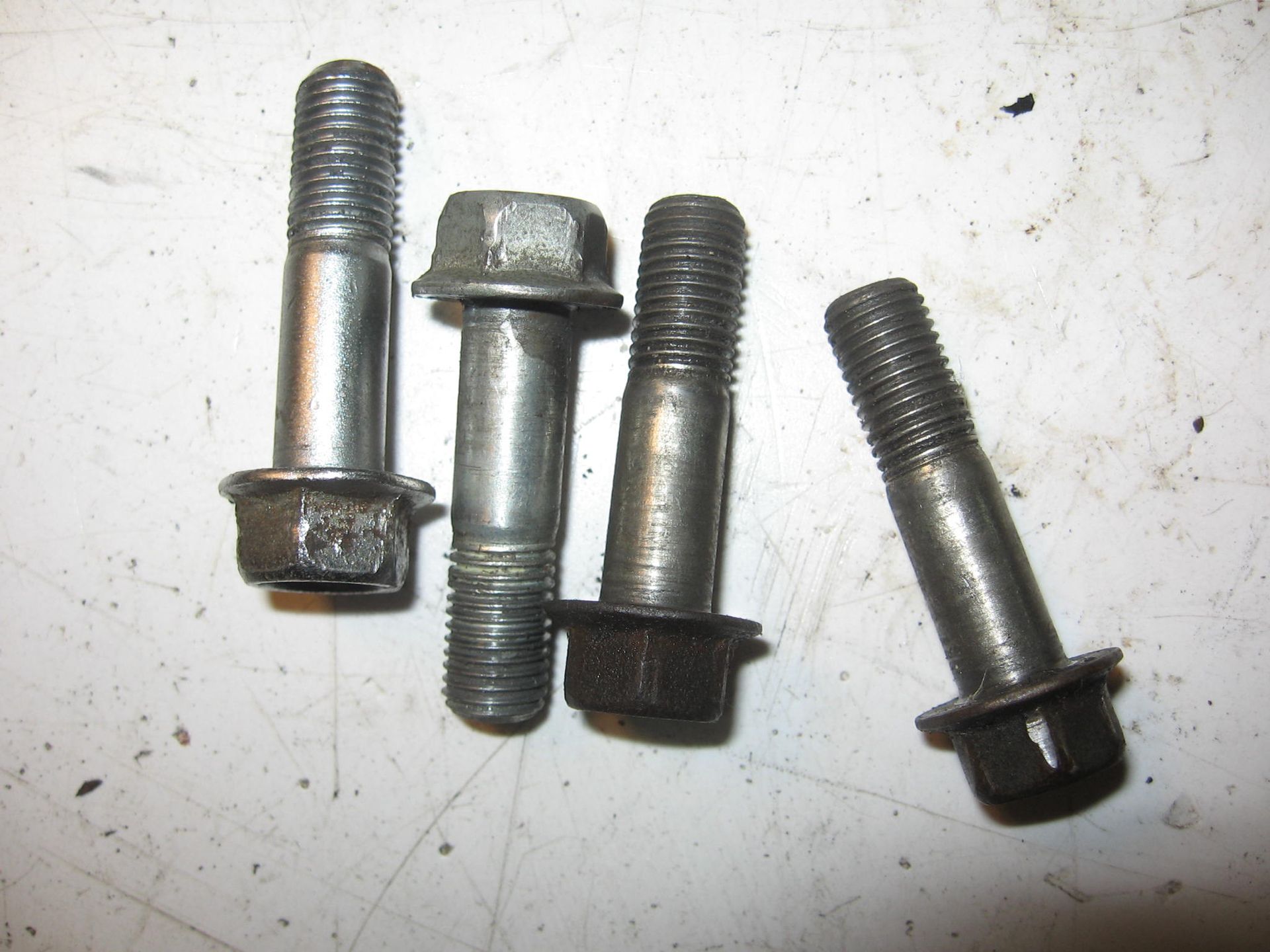 set ( 2 stuks per set ) bevestigingsbouten remklauw // kz750 h2
