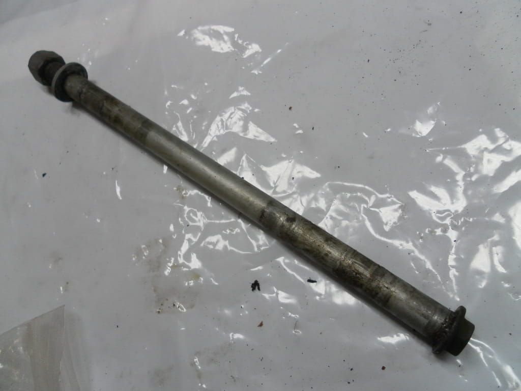 achterwielas	Gsx600f 1988-97 , gsx750f 89-97	64711-19C00 , 64711-19c10 , 64711-19c0v