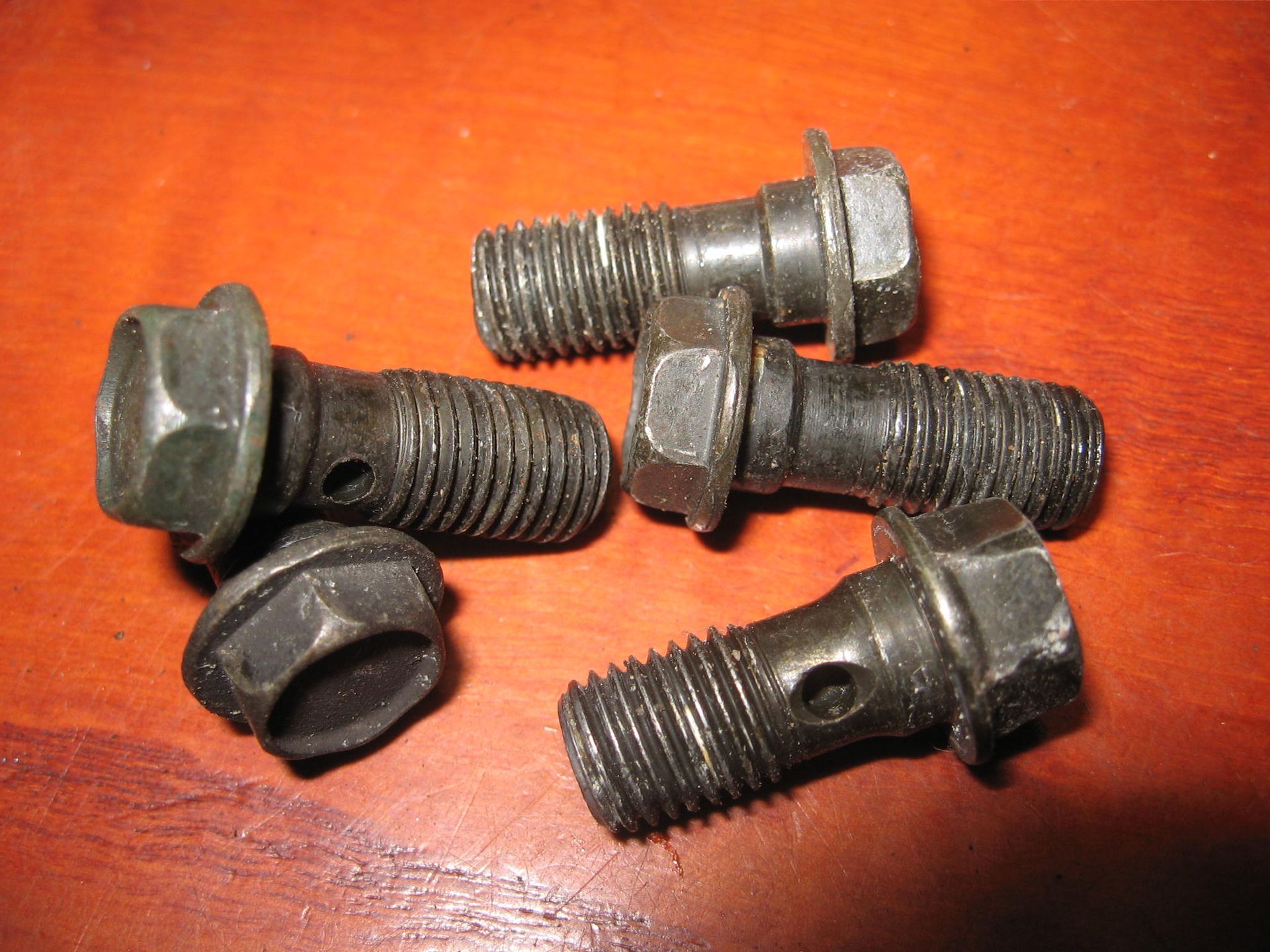 3x banjobout donker , m10x1,25 sleutelmaat 12	Gebruikt ,