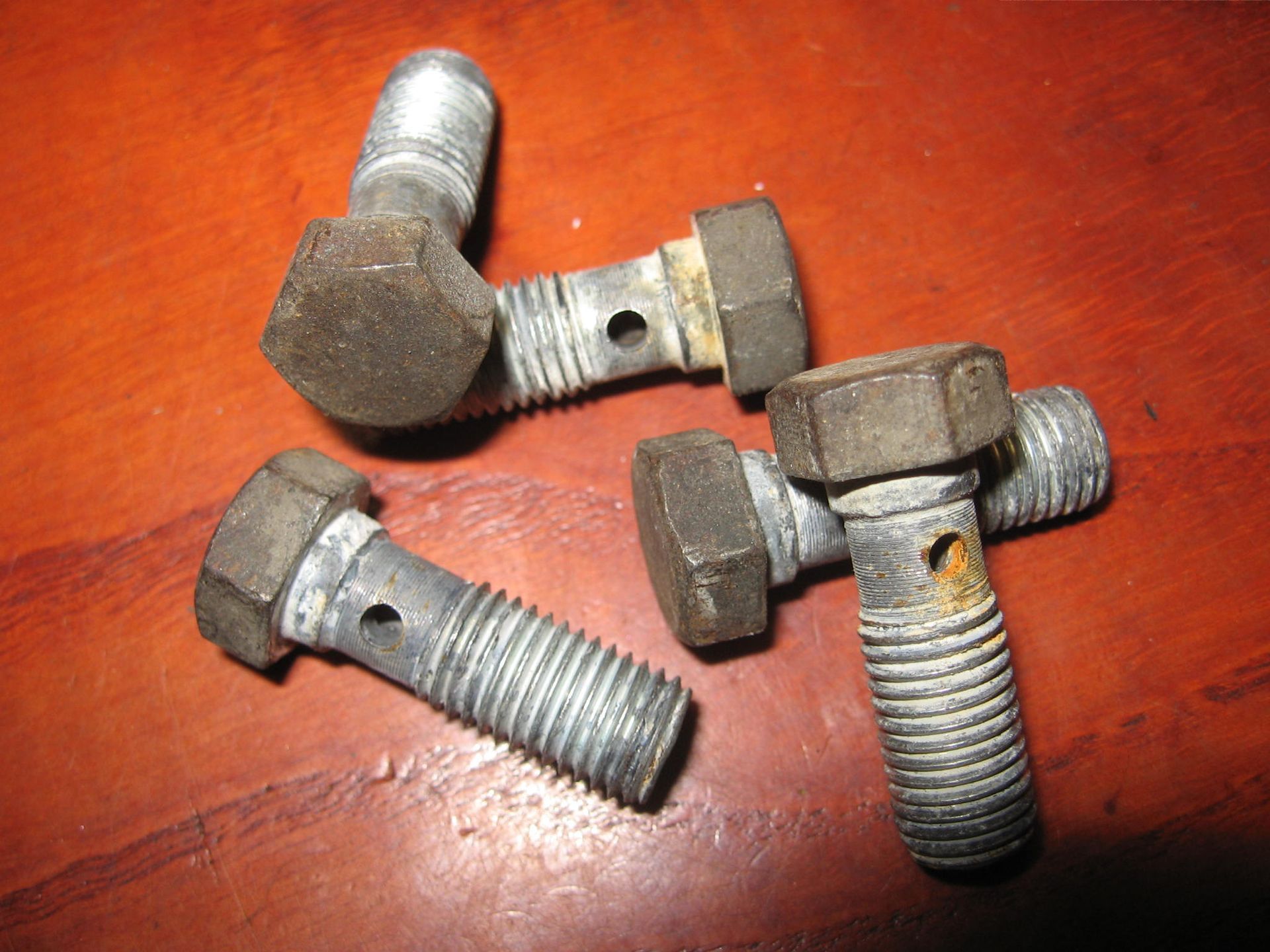 5 stuks banjobout m10x1,25 sleutelmaat 14	Gebruikt , roest op kop