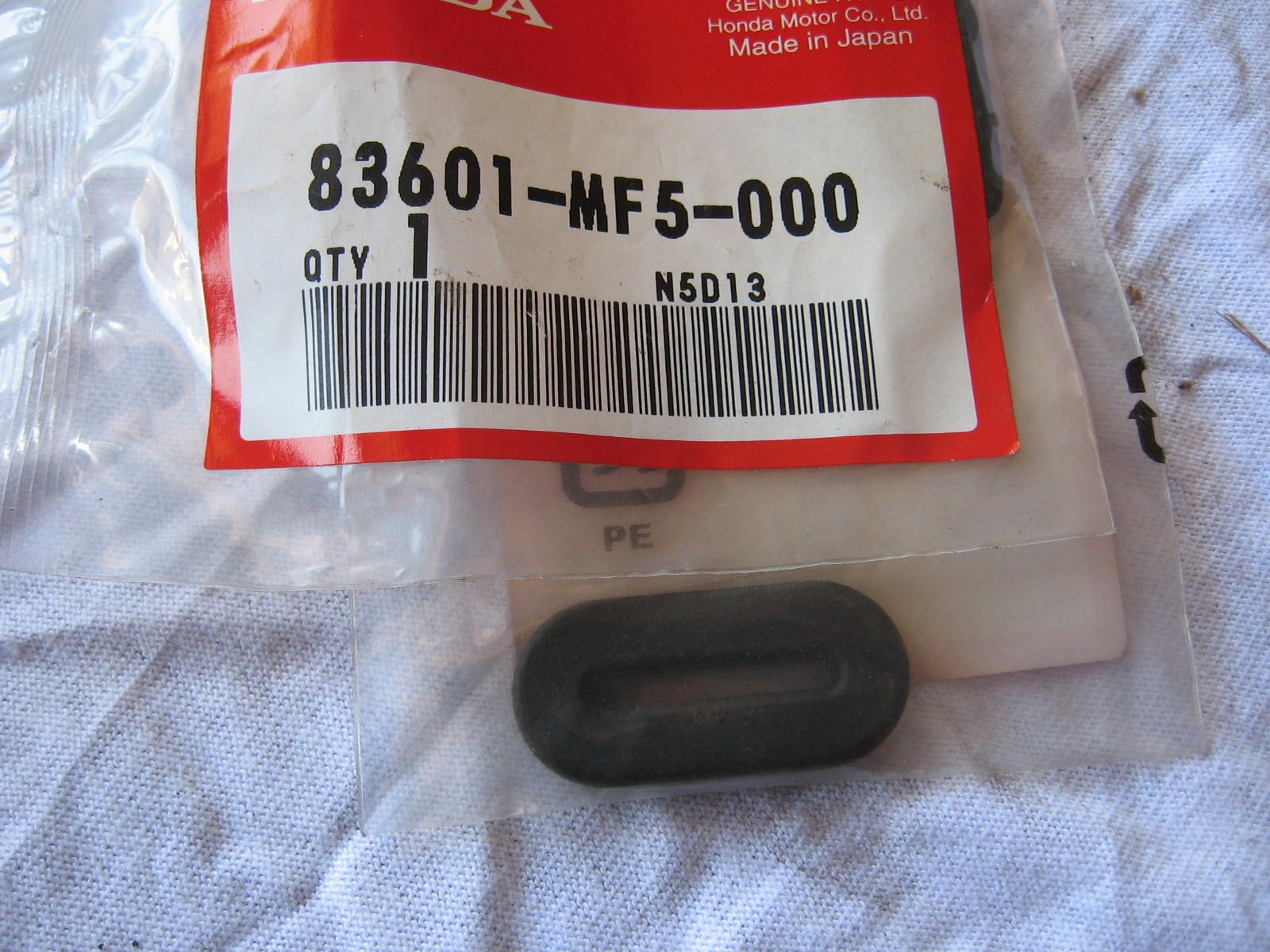 2x rubber bevestiging kuipdeel , zijkap		oem		83601-mf5-000