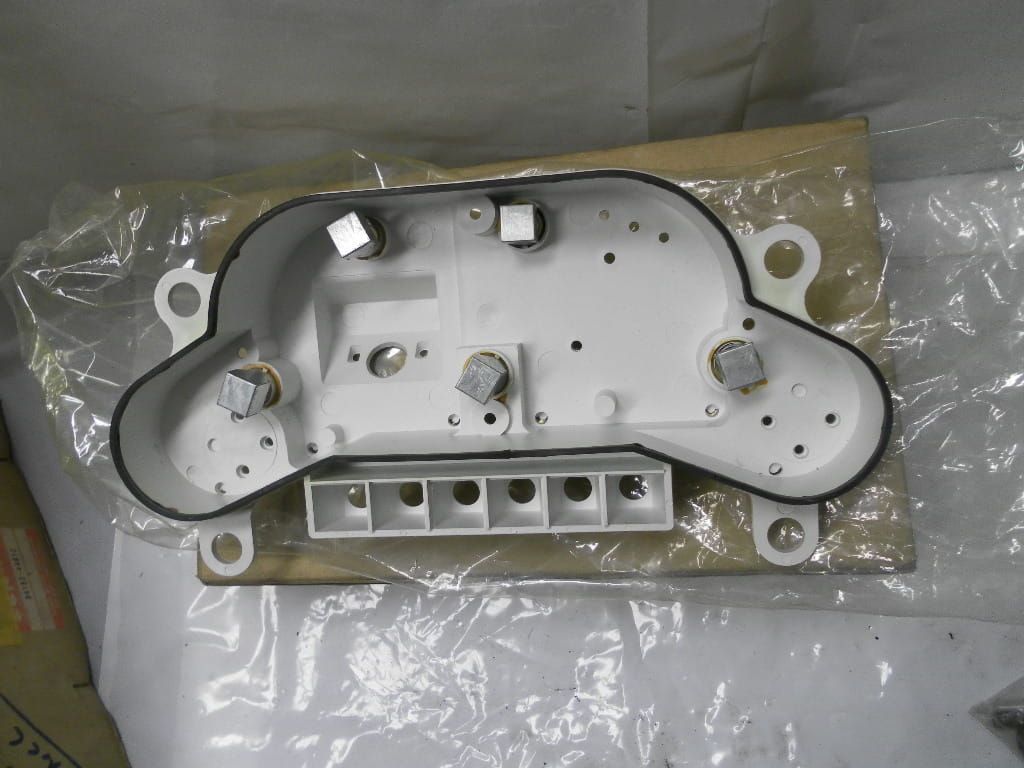 nieuw achterkant tellerhuis 	vf750fd	oem	37617-MB2-671