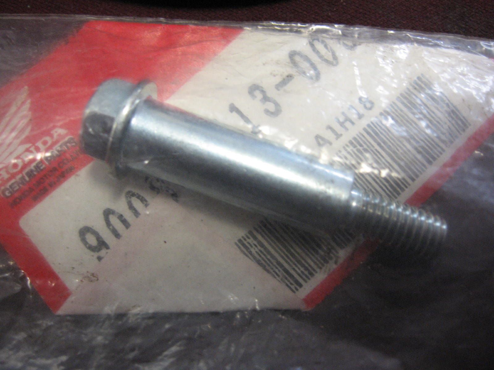 Kleppendekselbout  -- cb400a cb400T , cm400 cm450 cb450		oem		90082-413-000