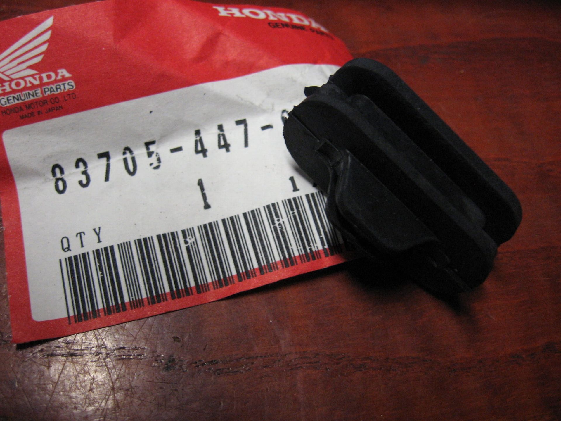rubber bevestiging kuipdeel , zijkap , gommet – cm400 cm450		oem		63705-447-000
