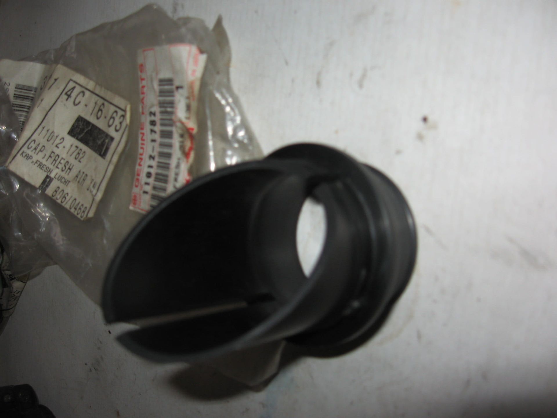 freshair intake , koppelstuk luchtinlaat naar filter– zxr400 1991-99 zx400l		oem		11012-1782