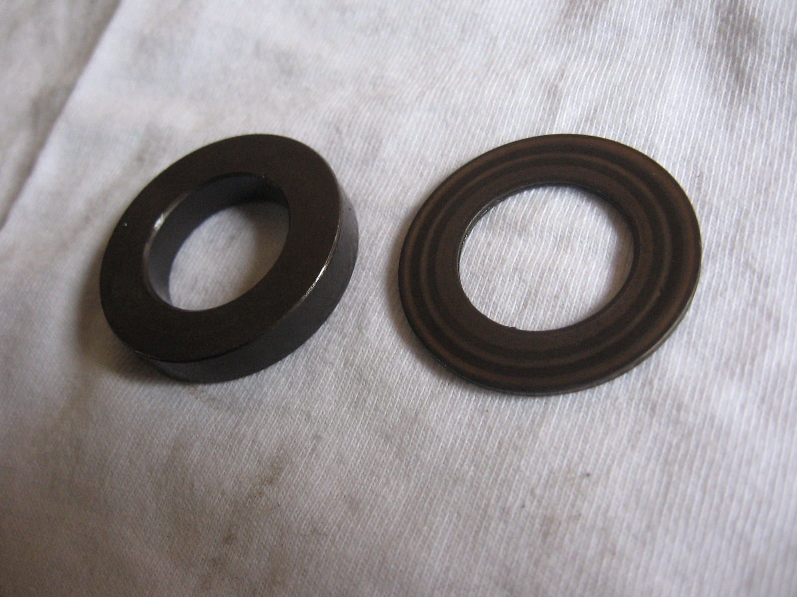 2x ring tussen pulserotor en primairtandwiel , 20,6x6,5 + 20mm	Vtr250 1988-90 , vf500 1984-86	90452-ke8-000 + 90402-ke8-000		set	vtr250 1988-90 ,vf500 1984-86