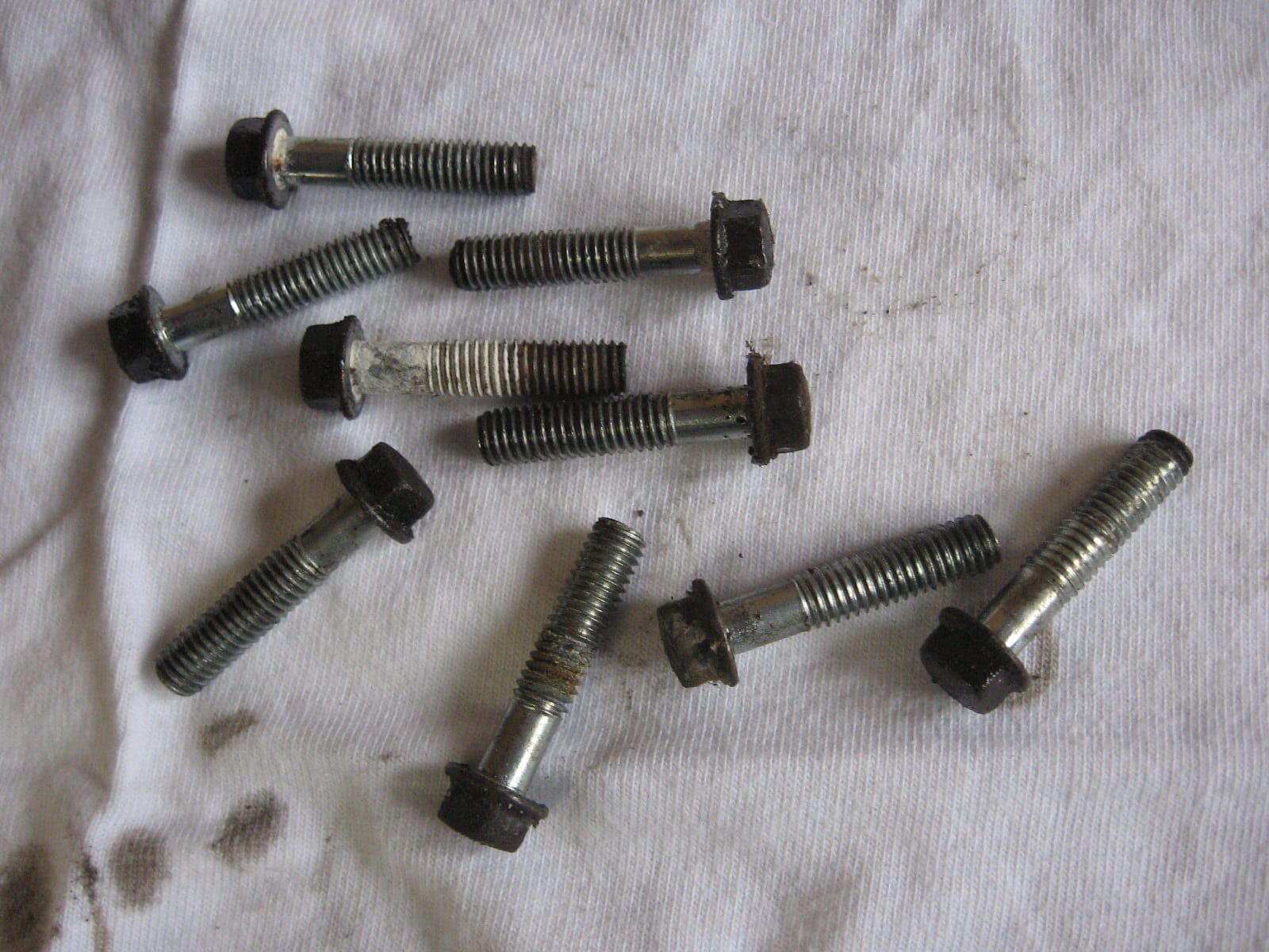 Set ( 9 stuks )bout karterpan m6x28	Vtr250 1988-90  	96001-06028-00