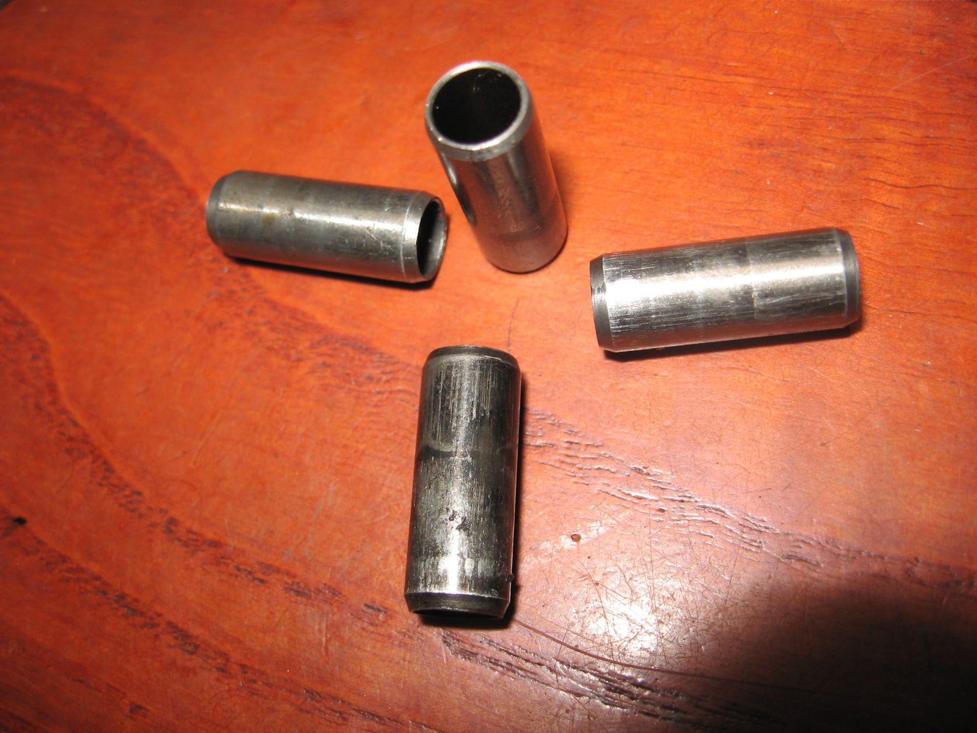 2x pasbus lagerblok nokkenas 8x20,5	Cb750 1979-83 , cb900 , 	90705-639-000