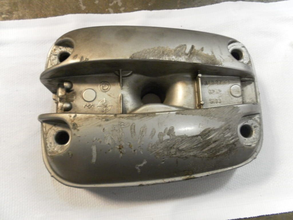 kleppendeksel  (re) met grove krassen	R1100RT 99 , e1100 , e1150 , r850	11127676476	11121340904,11