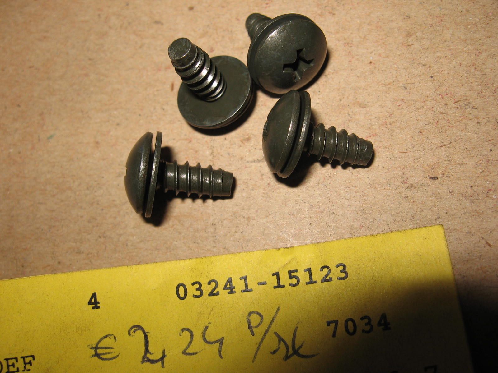 4 stiks kruiskopschroef 		oem		03241-15123	03241-15125 ,03241-1512B , gsf1200
