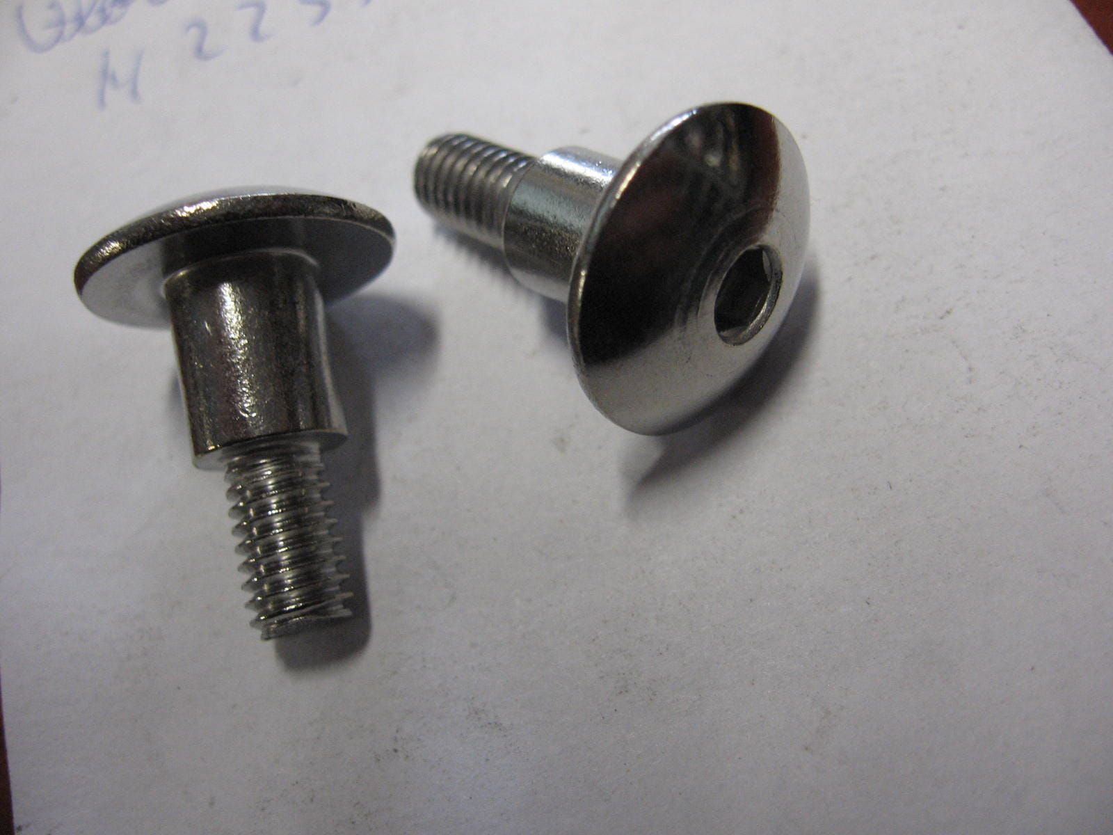 2 stuks imbusbout plattekop grote borst	geen oem verpakking	oem		09139-06087
