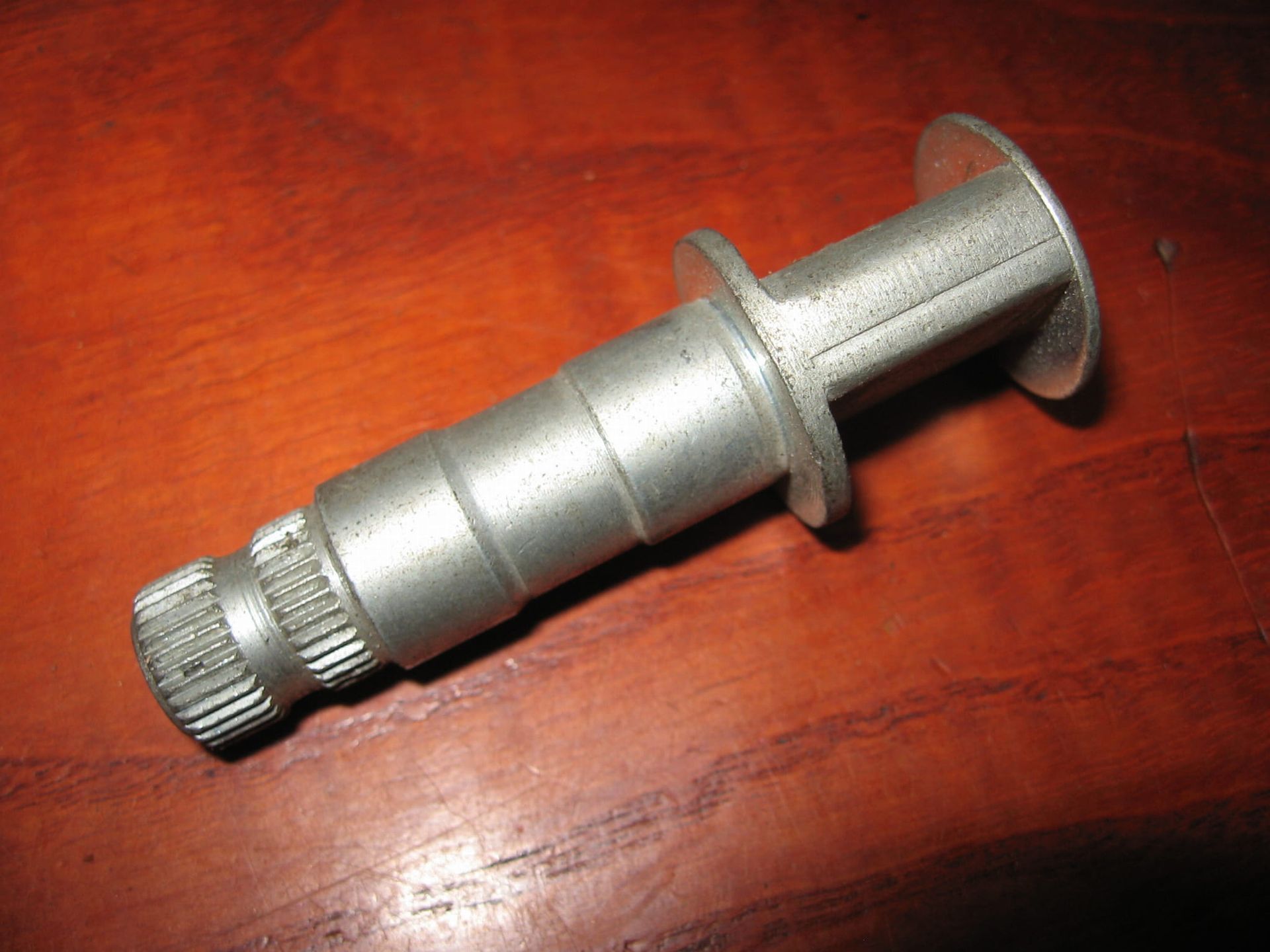 front brake cam , as bediening remschoenen voorrem – achter gt380, t350 69-72 T500 71-72	54440-33000	54440-33001 (1)