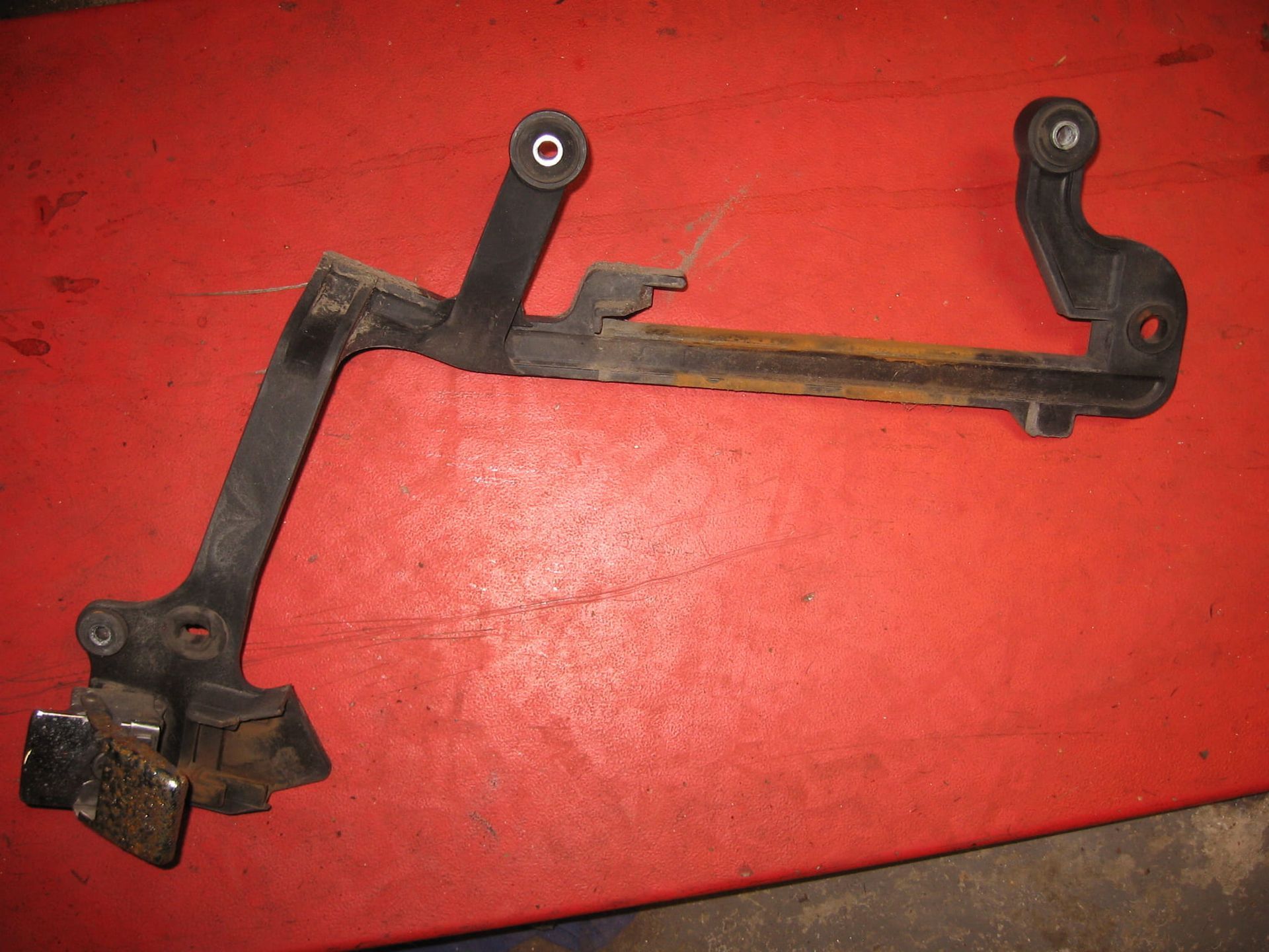 zijkofferdrager rechts	St1100  	84250-mt3-000 (2)